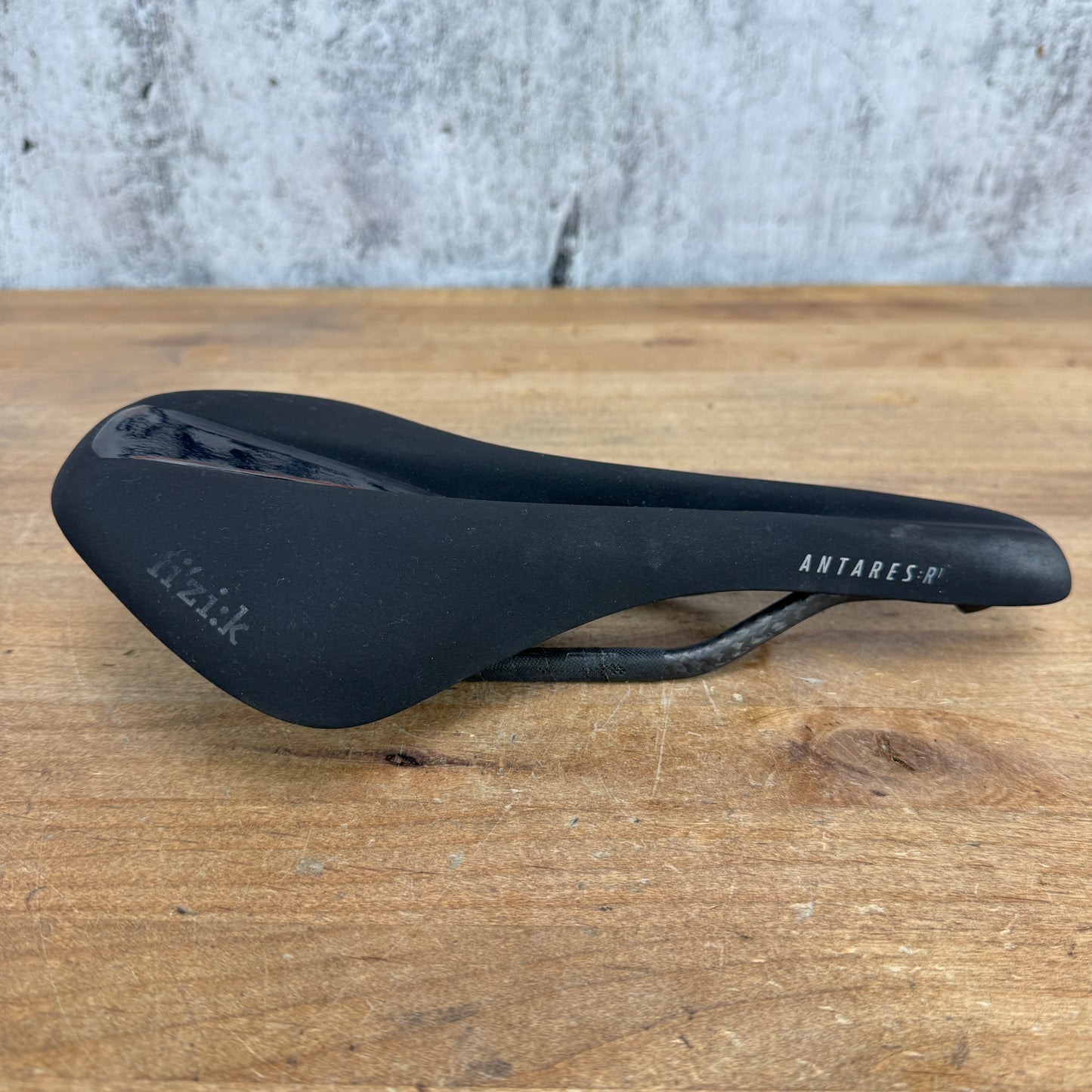 Fizik Antares R1 Open Regular 141mm 7x9mm Carbon Rails Bike Saddle 188g