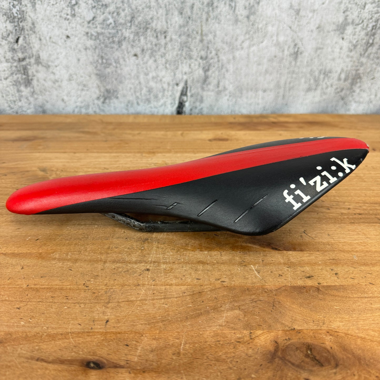 Fizik Arione R1 123mm Braided Carbon Rails Road Bike Saddle 150g Red/Black