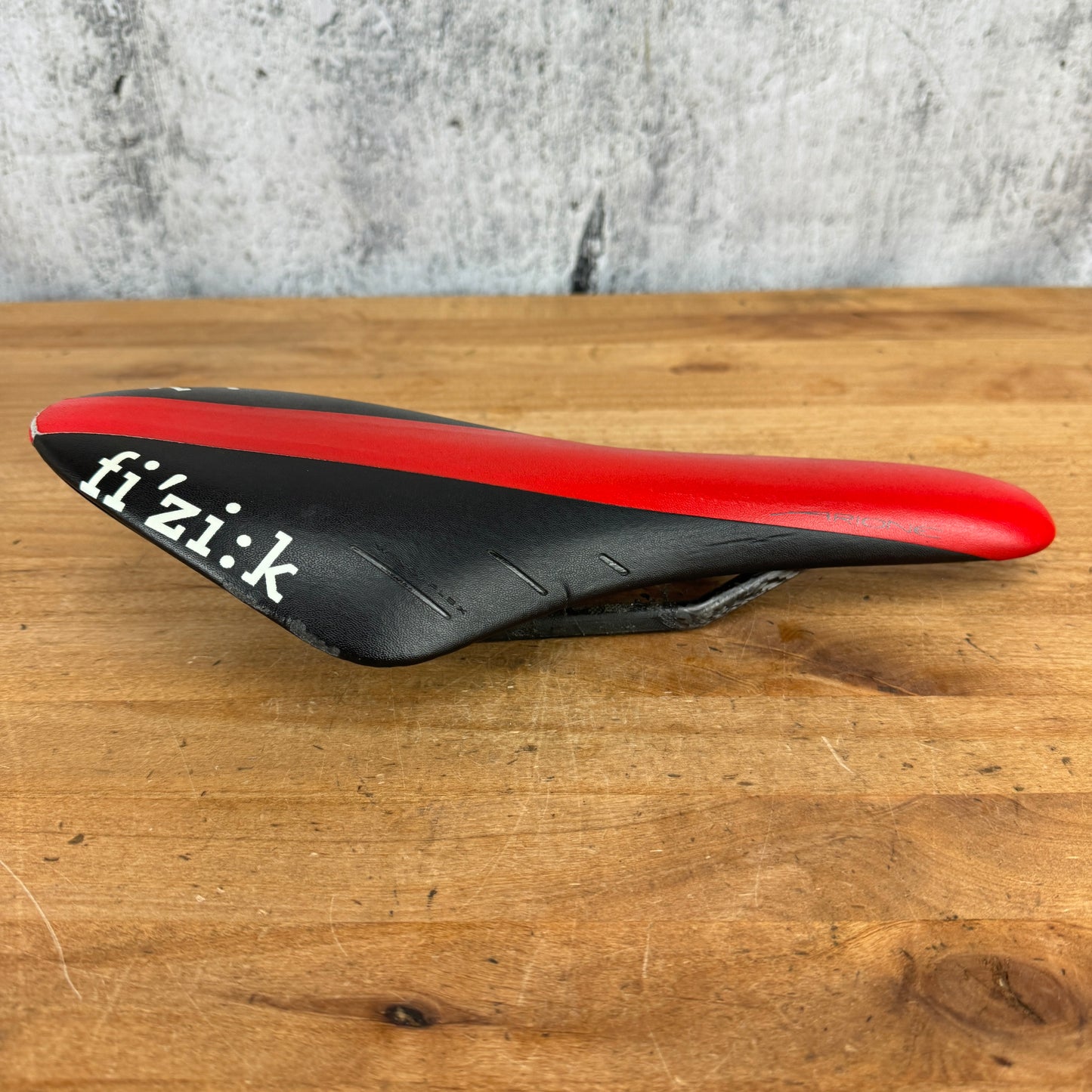 Fizik Arione R1 123mm Braided Carbon Rails Road Bike Saddle 150g Red/Black