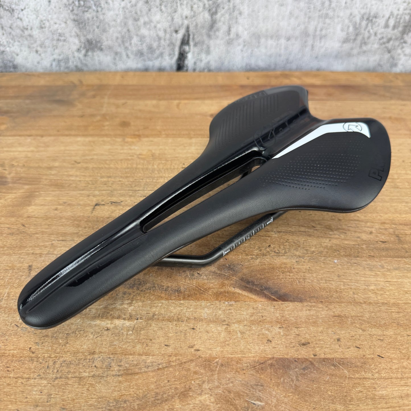 Shimano Falcon Pro 152mm 7x9mm Carbon Rails Bike Saddle 182g