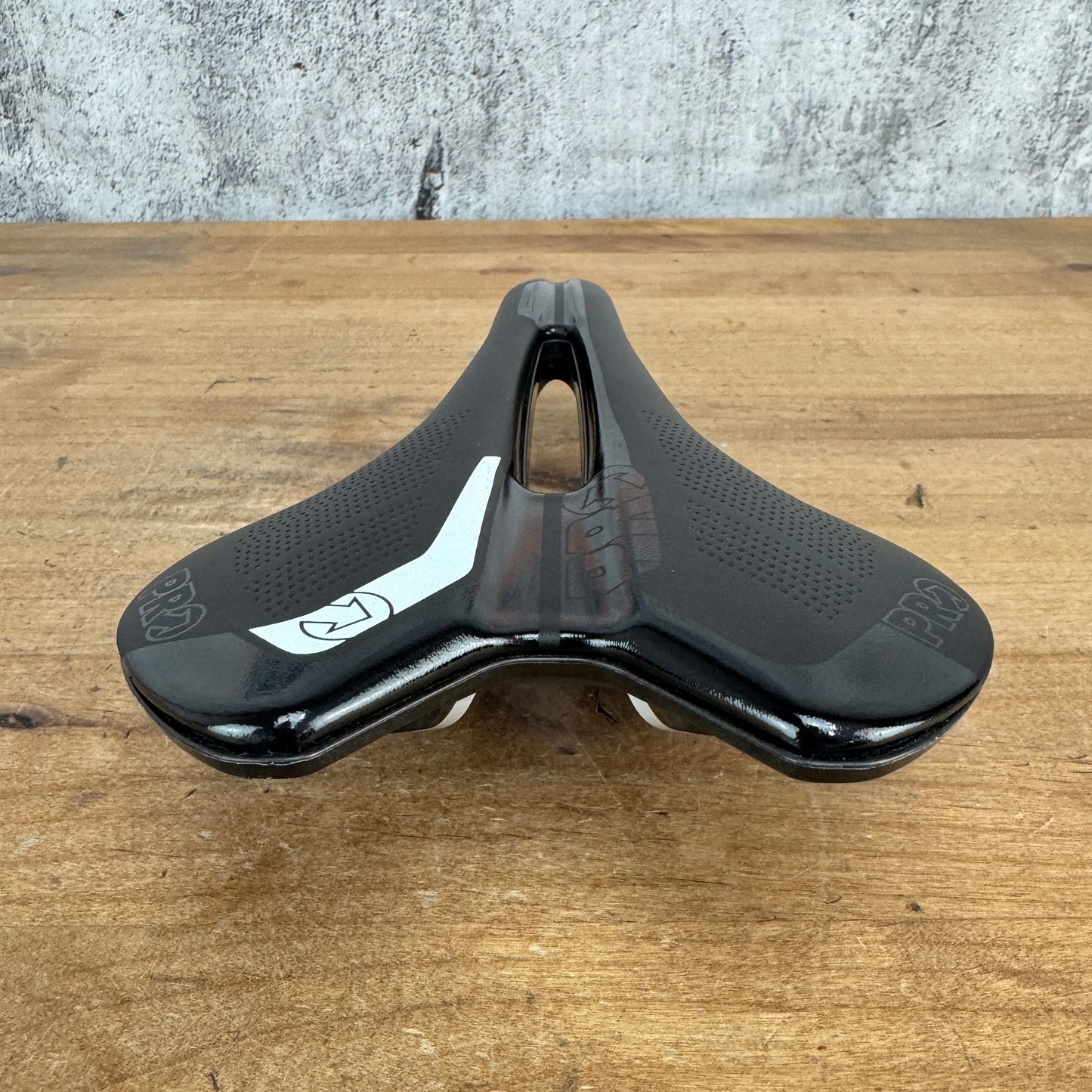 Shimano Falcon Pro 152mm 7x9mm Carbon Rails Bike Saddle 182g