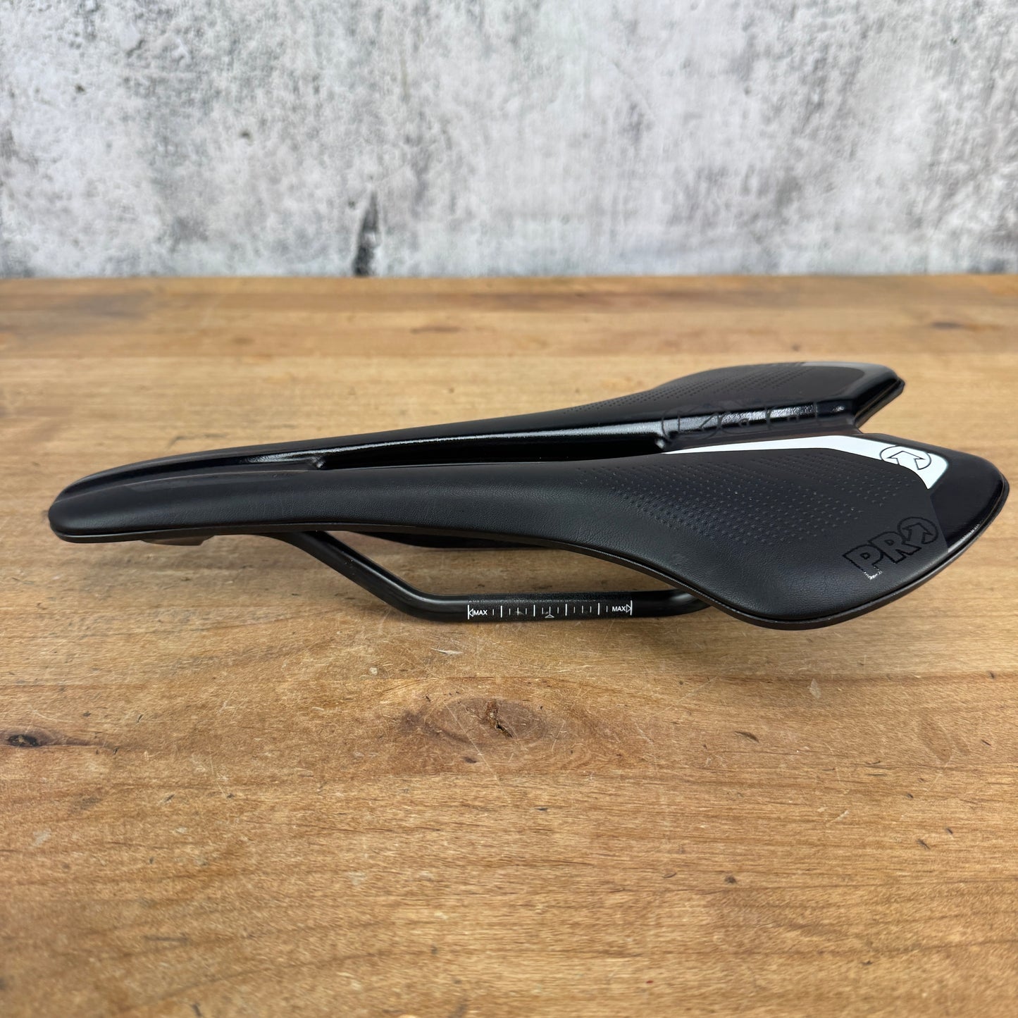 Shimano Falcon Pro 152mm 7x9mm Carbon Rails Bike Saddle 182g