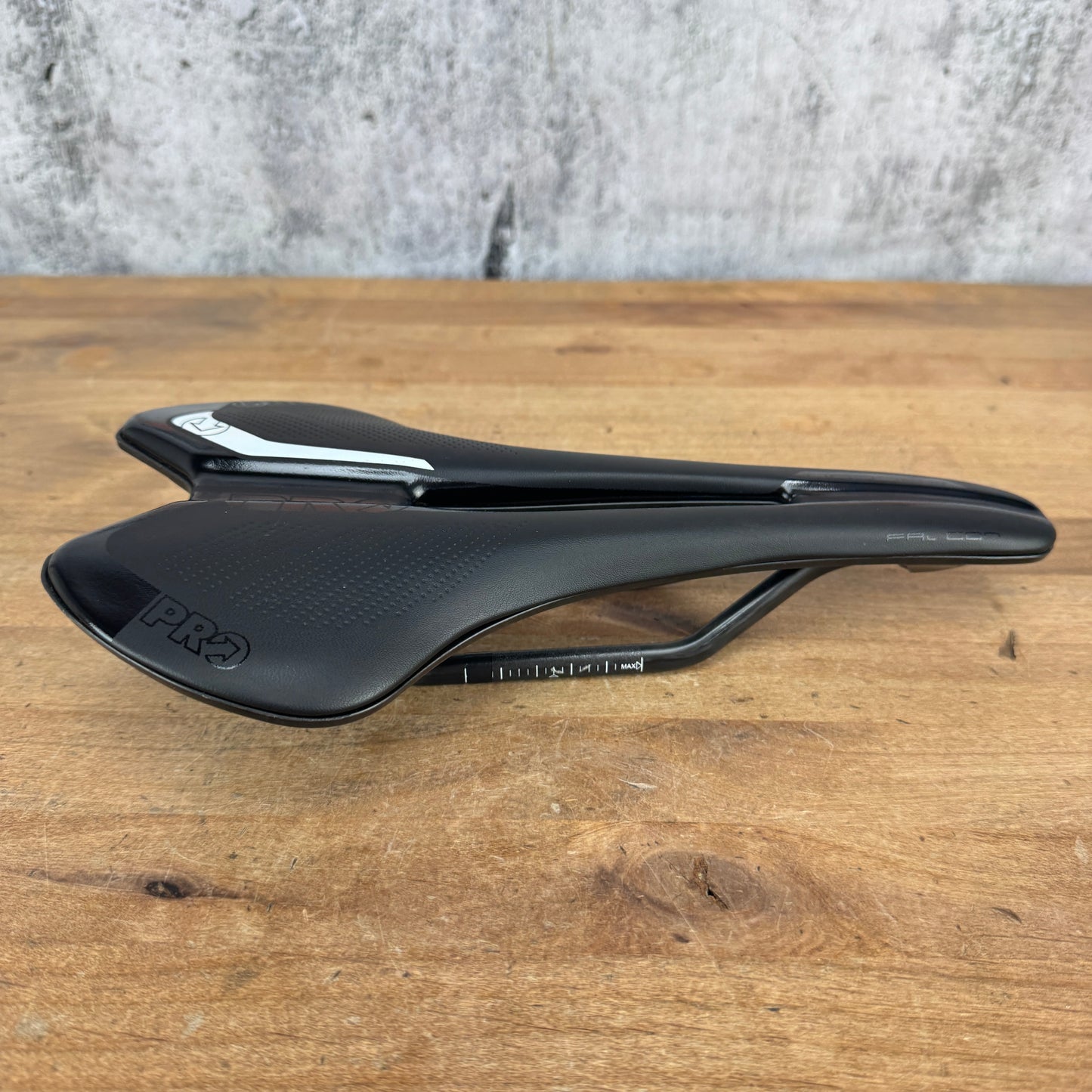 Shimano Falcon Pro 152mm 7x9mm Carbon Rails Bike Saddle 182g