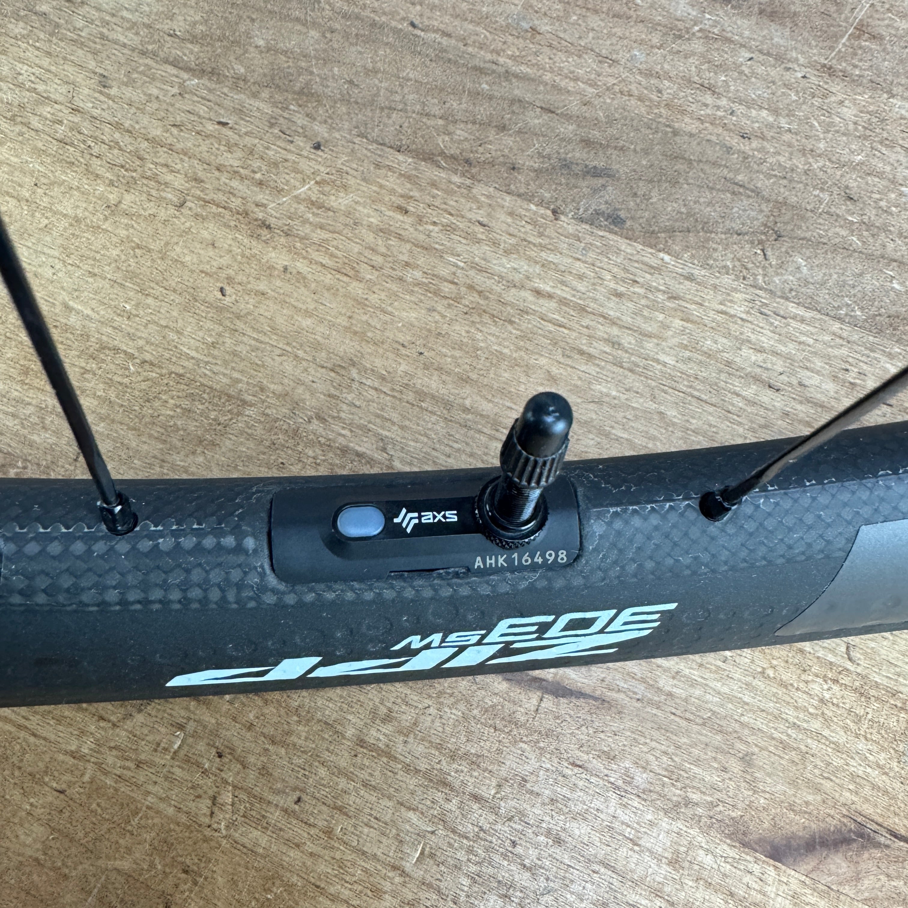 2025 Zipp 303 SW Carbon Tubeless Disc Wheelset 700c AXS