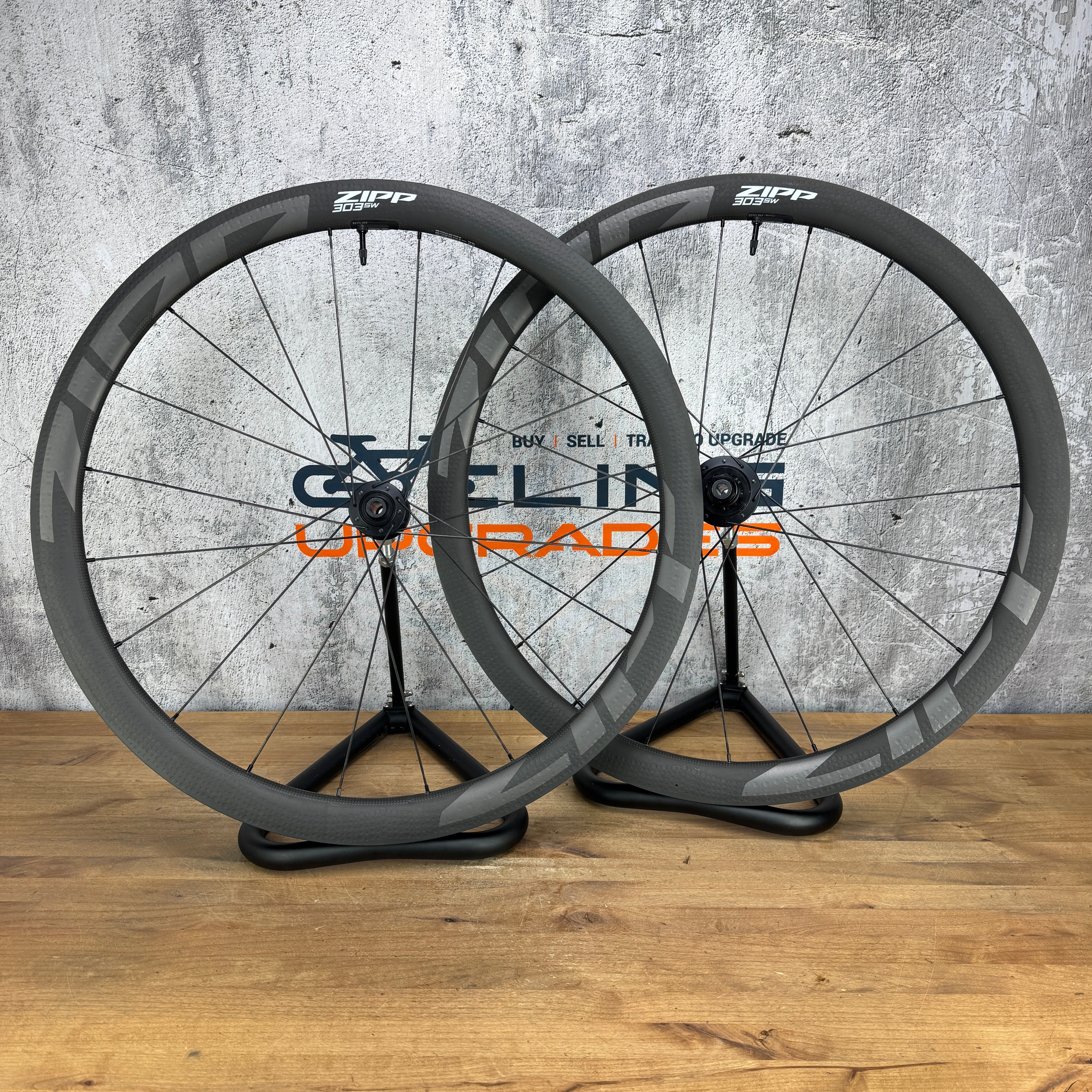 2025 Zipp 303 SW Carbon Tubeless Disc Wheelset 700c AXS