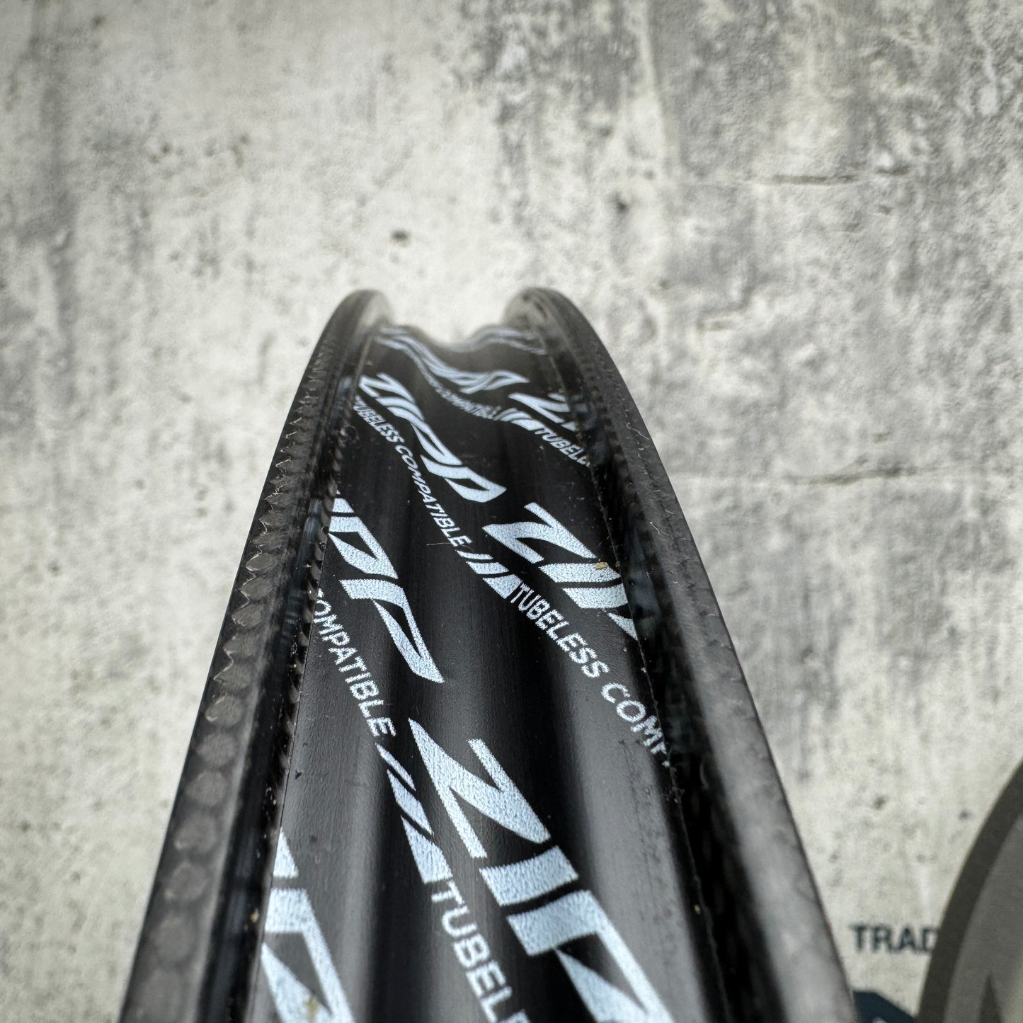 2025 Zipp 303 SW Carbon Tubeless Disc Wheelset 700c AXS Pressure Sensor 1438g