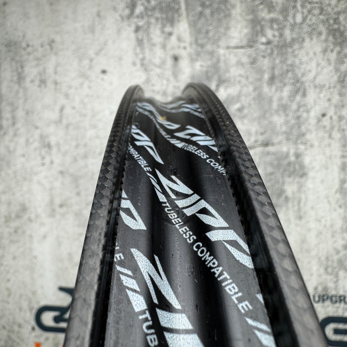 2025 Zipp 303 SW Carbon Tubeless Disc Wheelset 700c AXS Pressure Sensor 1438g