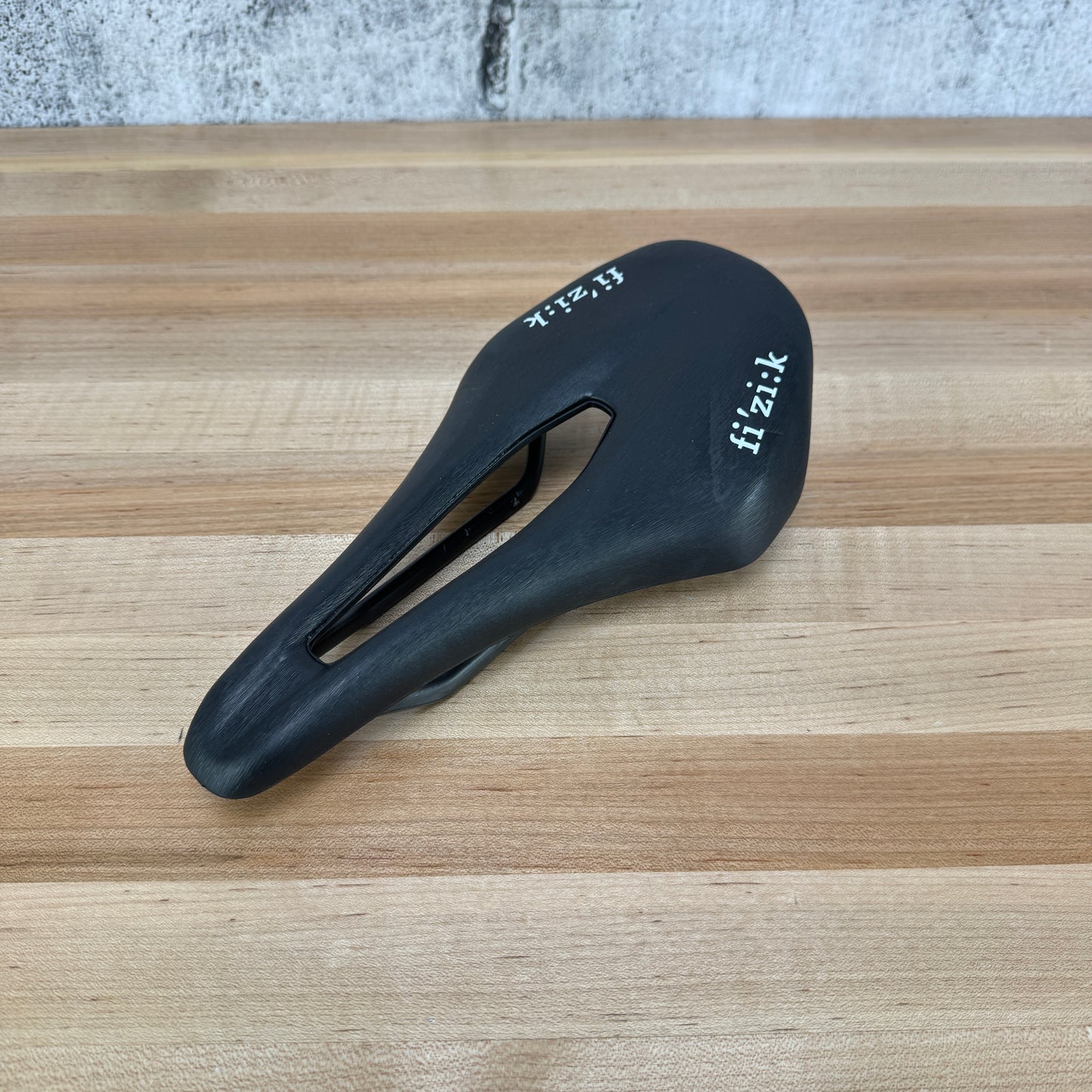 Low Mile! Fizik Argo Vento 00 140mm 7x9mm Carbon Rails Bike Saddle 145g