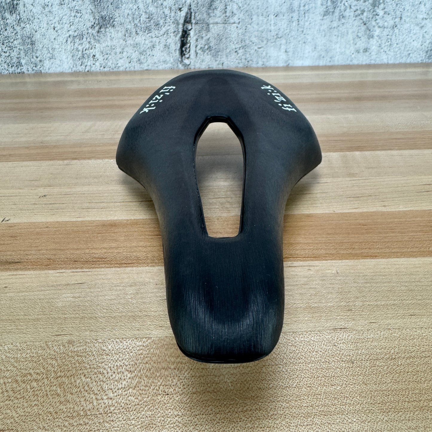 Low Mile! Fizik Argo Vento 00 140mm 7x9mm Carbon Rails Bike Saddle 145g