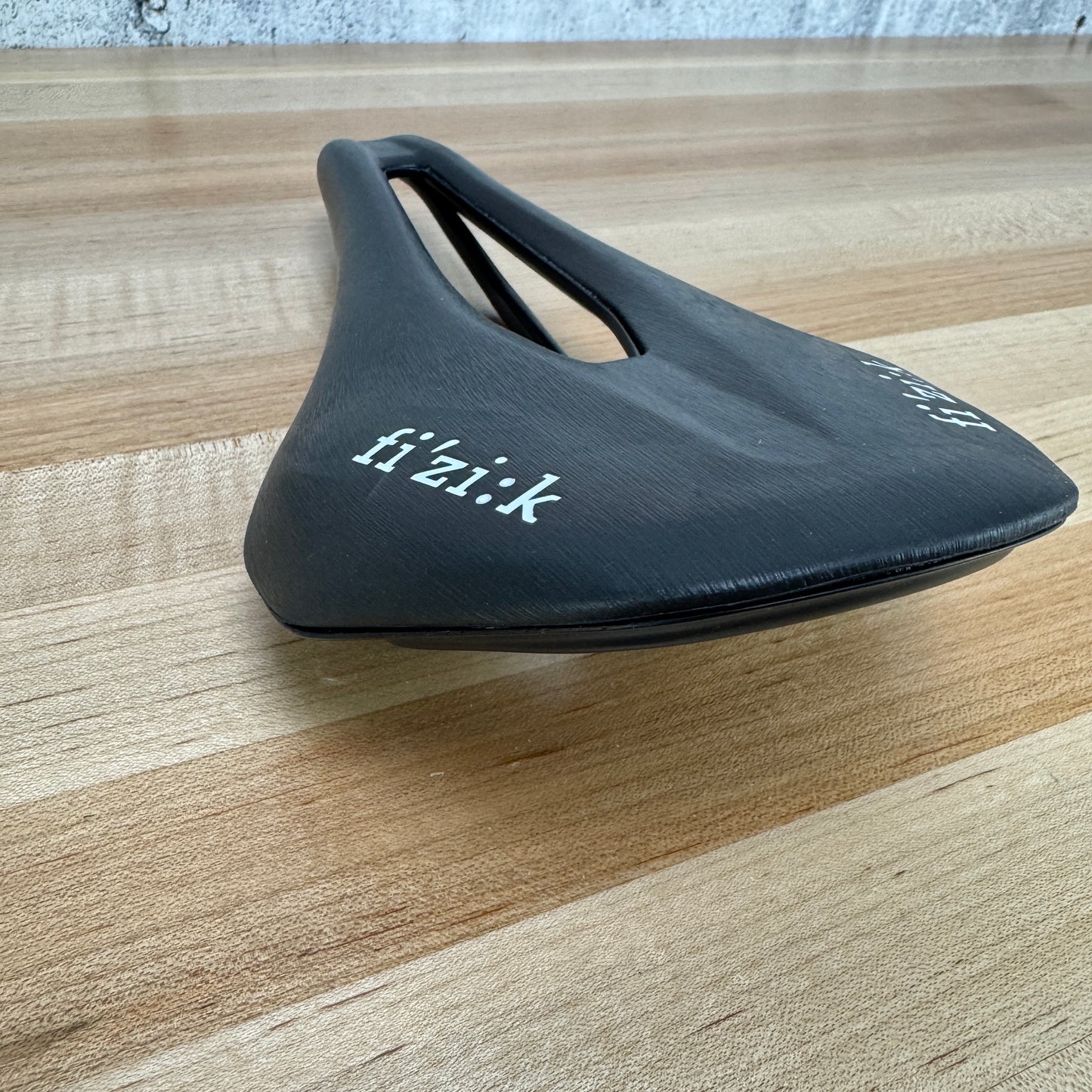 Low Mile! Fizik Argo Vento 00 140mm 7x9mm Carbon Rails Bike Saddle 145g