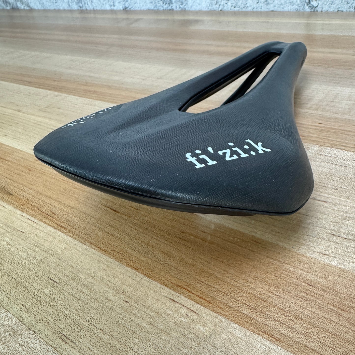 Low Mile! Fizik Argo Vento 00 140mm 7x9mm Carbon Rails Bike Saddle 145g