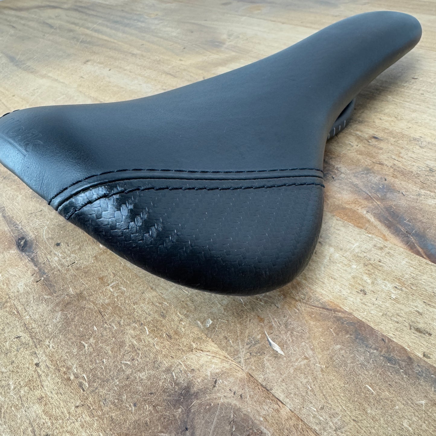 Ridden Once! MCFK Padded 7x9mm Oval Carbon Rails 140mm Saddle 106g