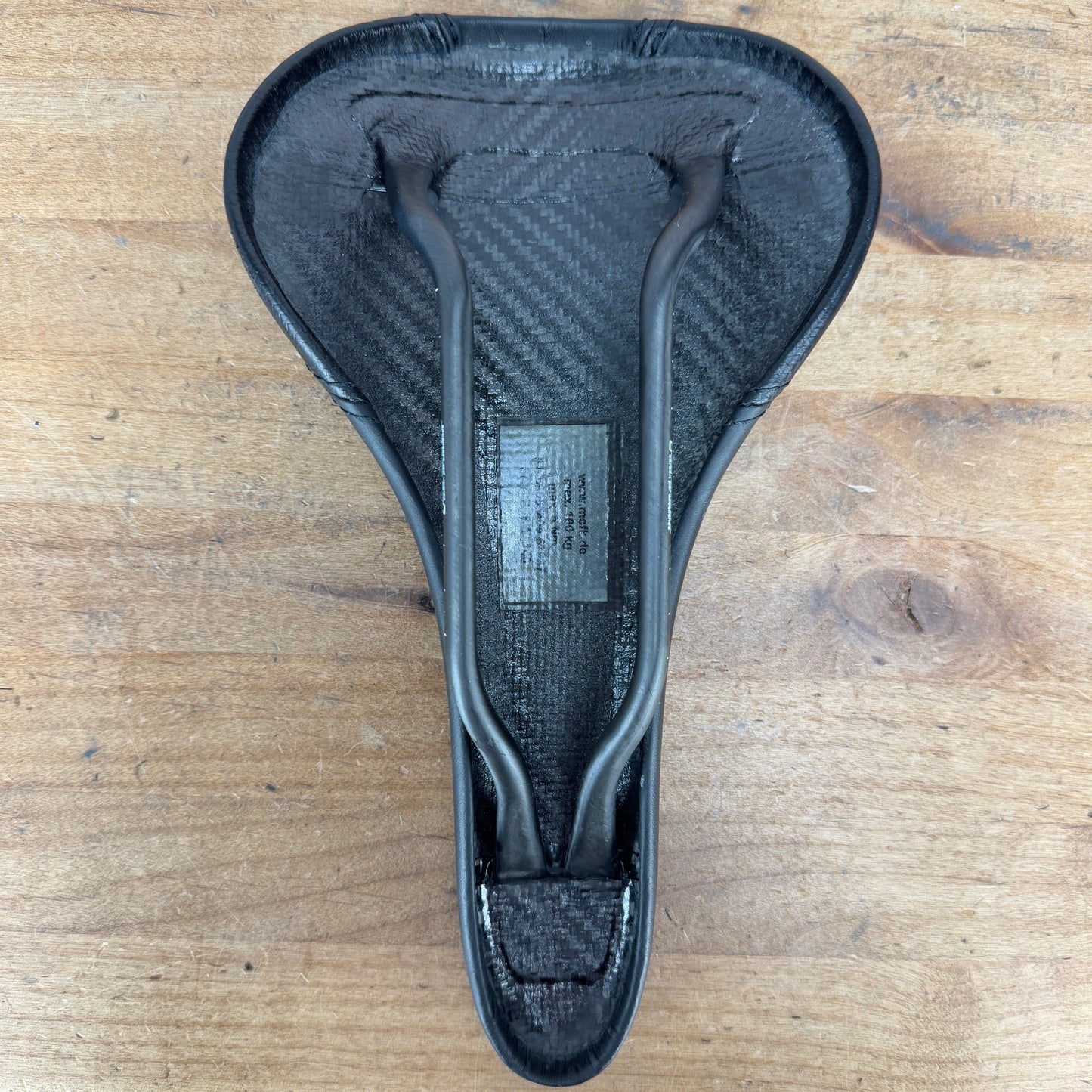 Ridden Once! MCFK Padded 7x9mm Oval Carbon Rails 140mm Saddle 106g