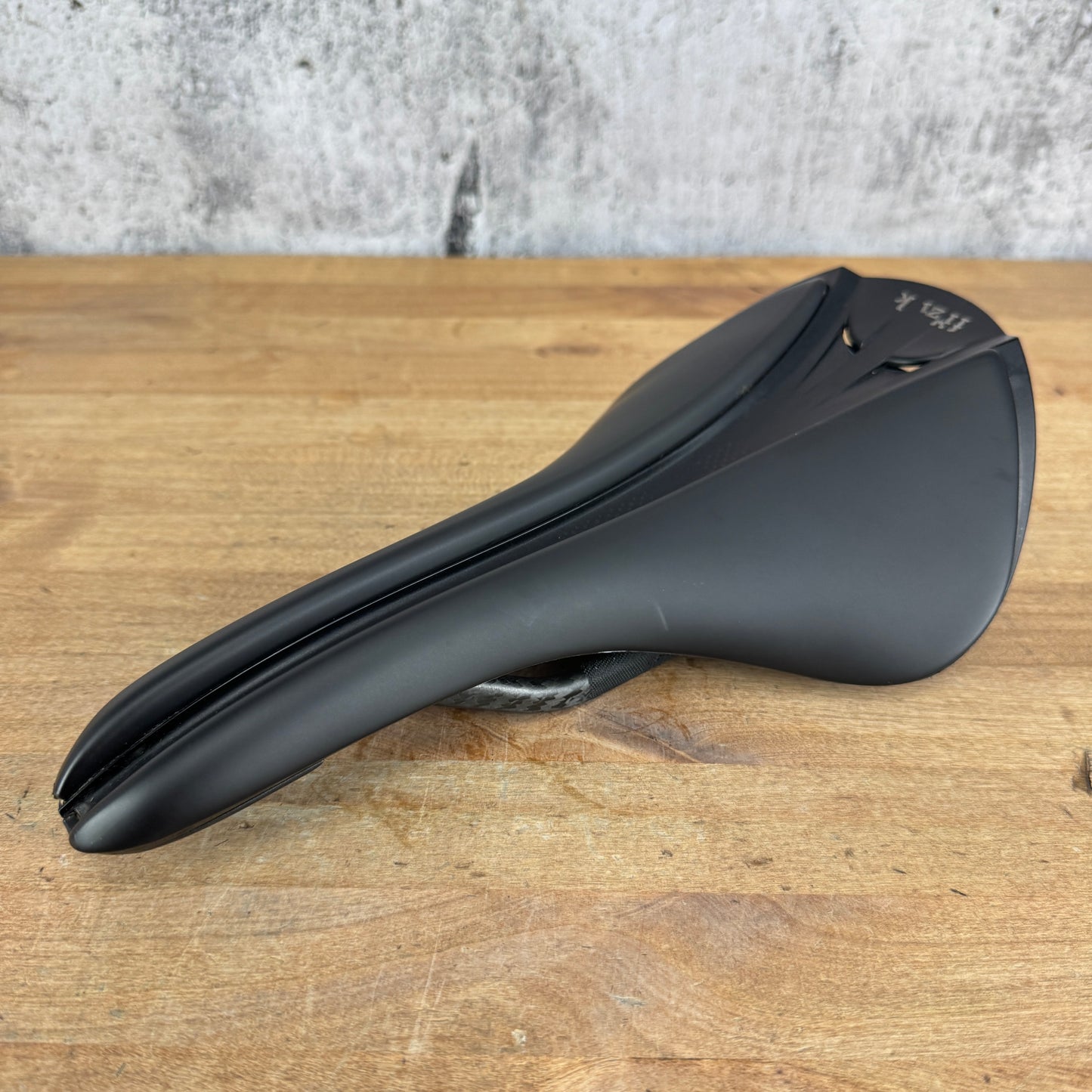 Low Mile! Fizik Aliante R1 Versus EVO Large 152mm Carbon Rails Bike Saddle 198g