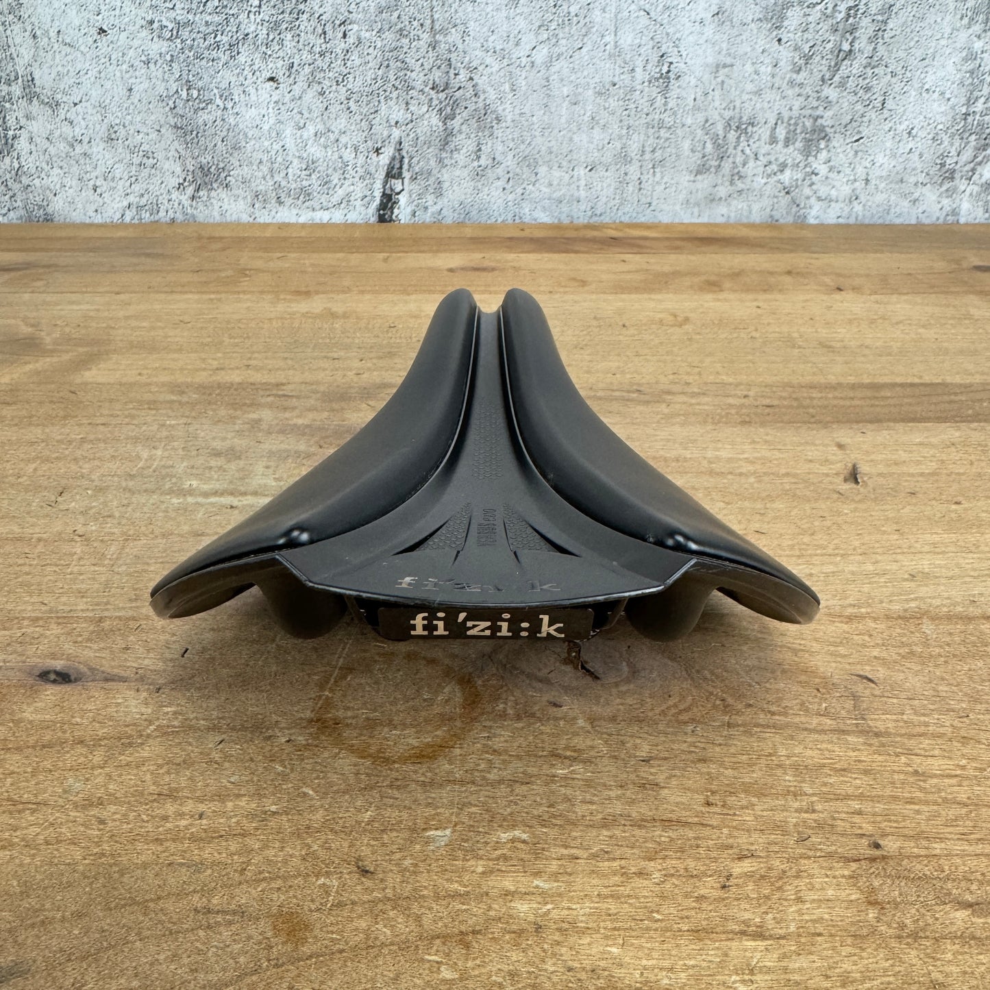 Low Mile! Fizik Aliante R1 Versus EVO Large 152mm Carbon Rails Bike Saddle 198g