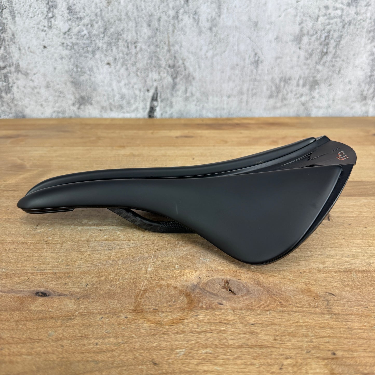 Low Mile! Fizik Aliante R1 Versus EVO Large 152mm Carbon Rails Bike Saddle 198g