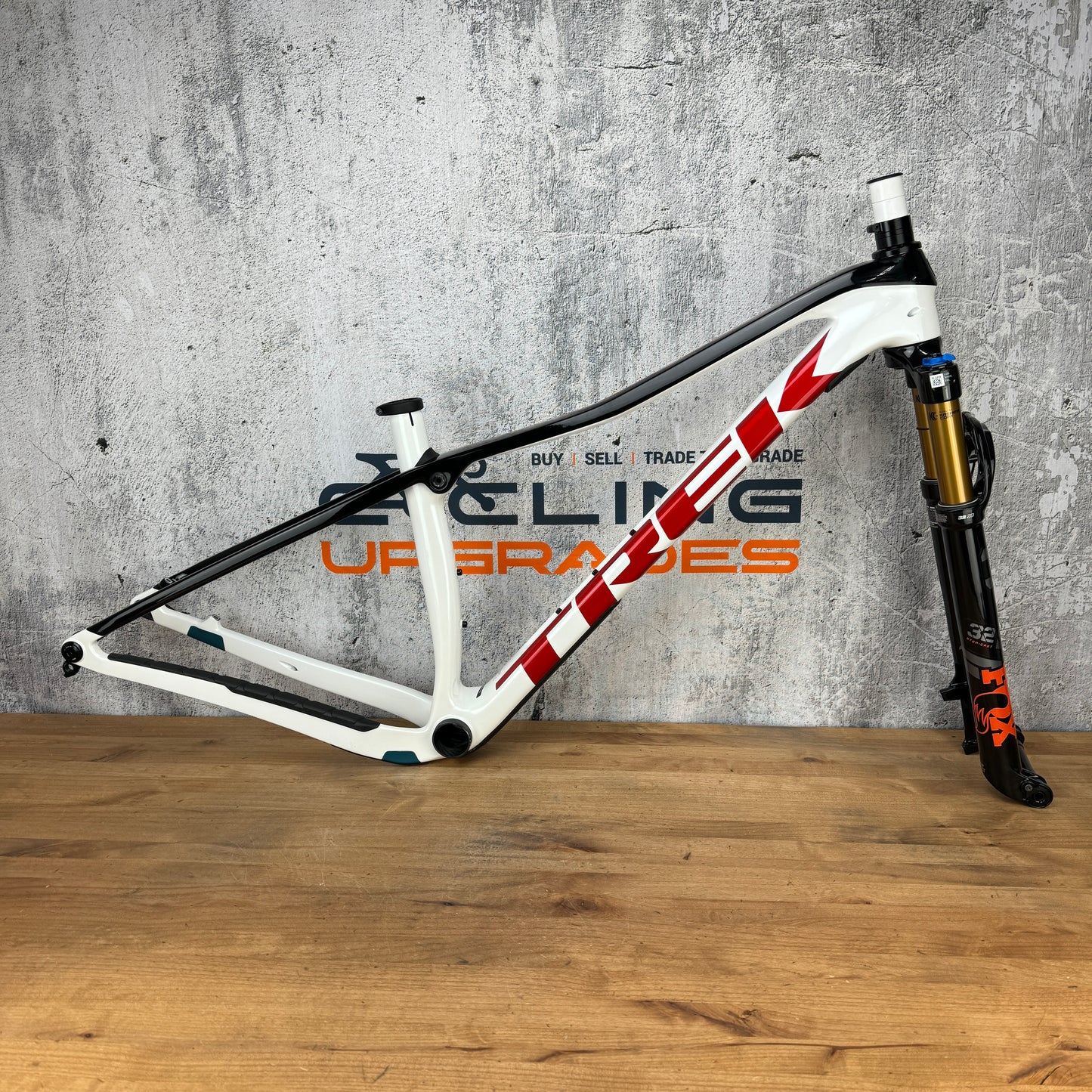 Low Mile! 2024 Trek Procaliber Gen 2 Small Carbon MTB Frameset 29" Fox SC 32 UDH