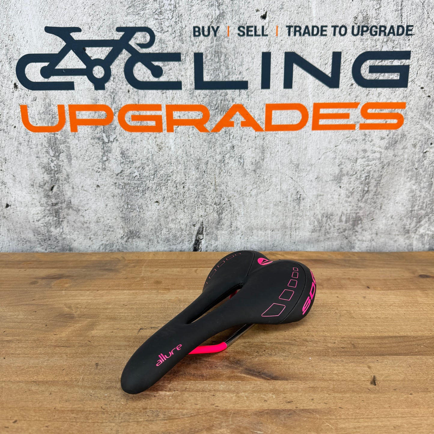 SDG Allure Ti Womens 143mm 7x7mm Titanium Rails Pink Bike Saddle 259g
