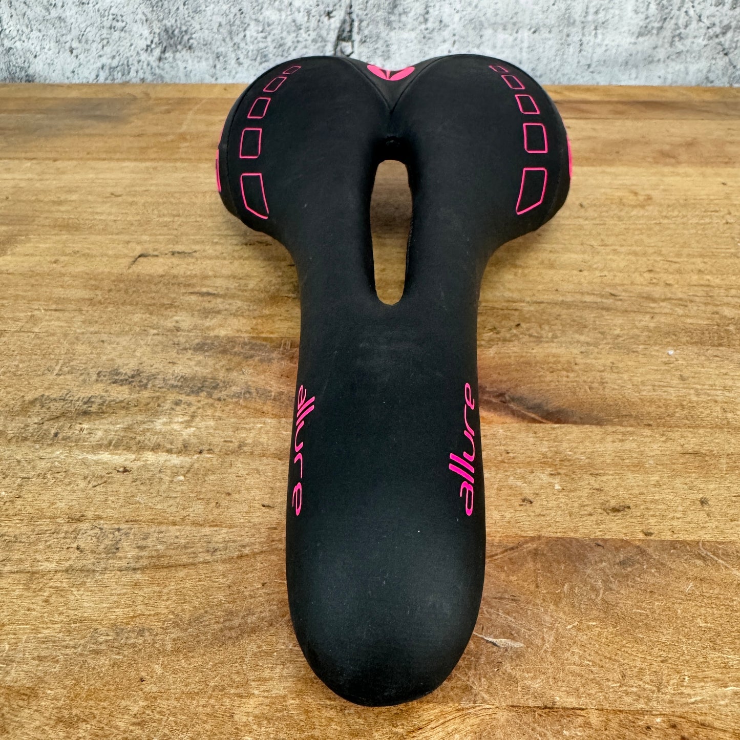 SDG Allure Ti Womens 143mm 7x7mm Titanium Rails Pink Bike Saddle 259g