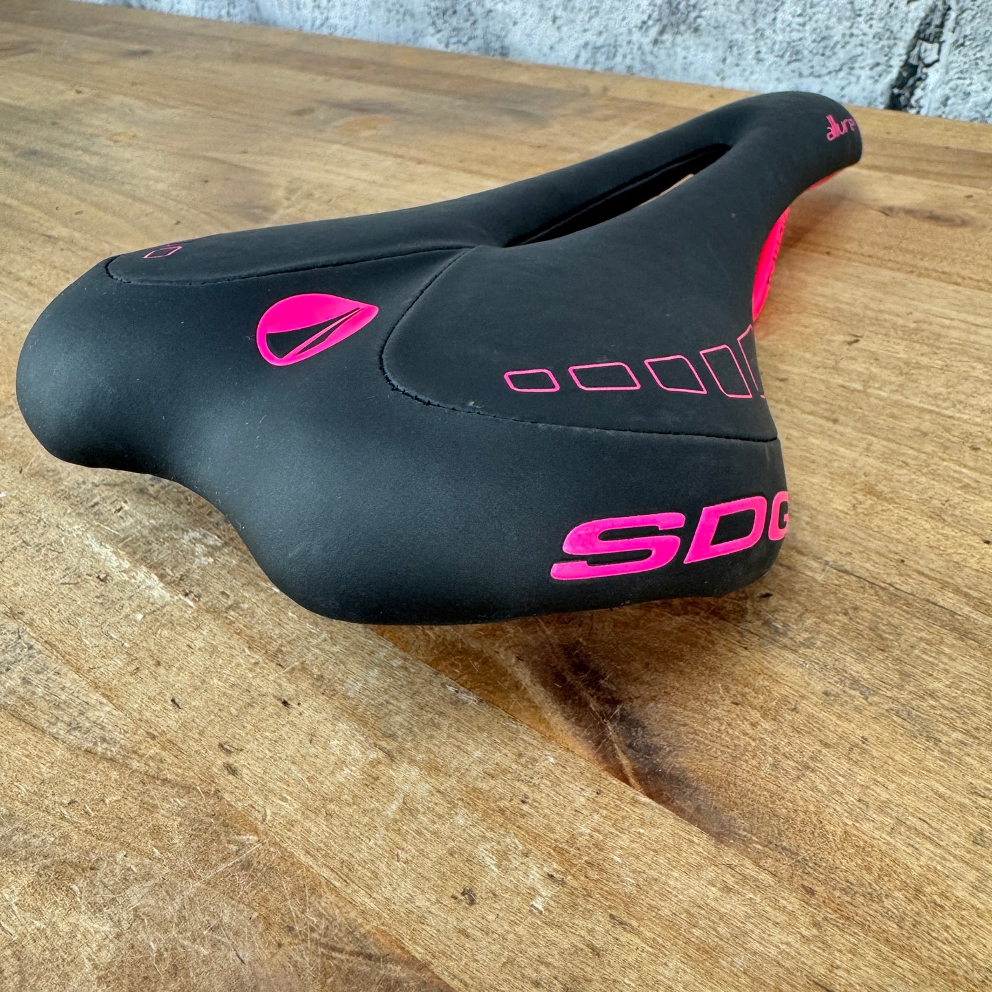 SDG Allure Ti Womens 143mm 7x7mm Titanium Rails Pink Bike Saddle 259g