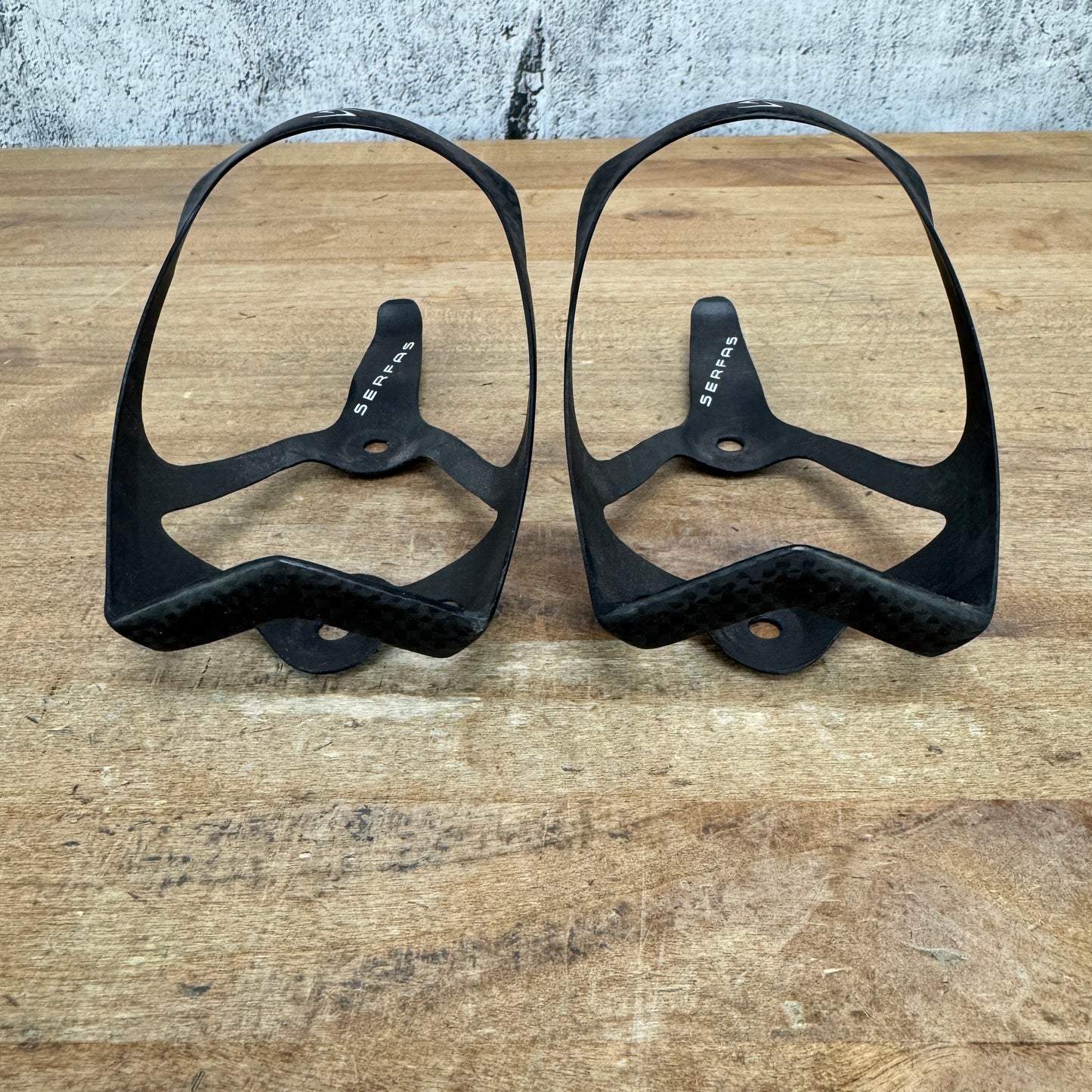 Low Mile! Serfas Vendetta Carbon Pair Bike Water Bottle Cages 28g