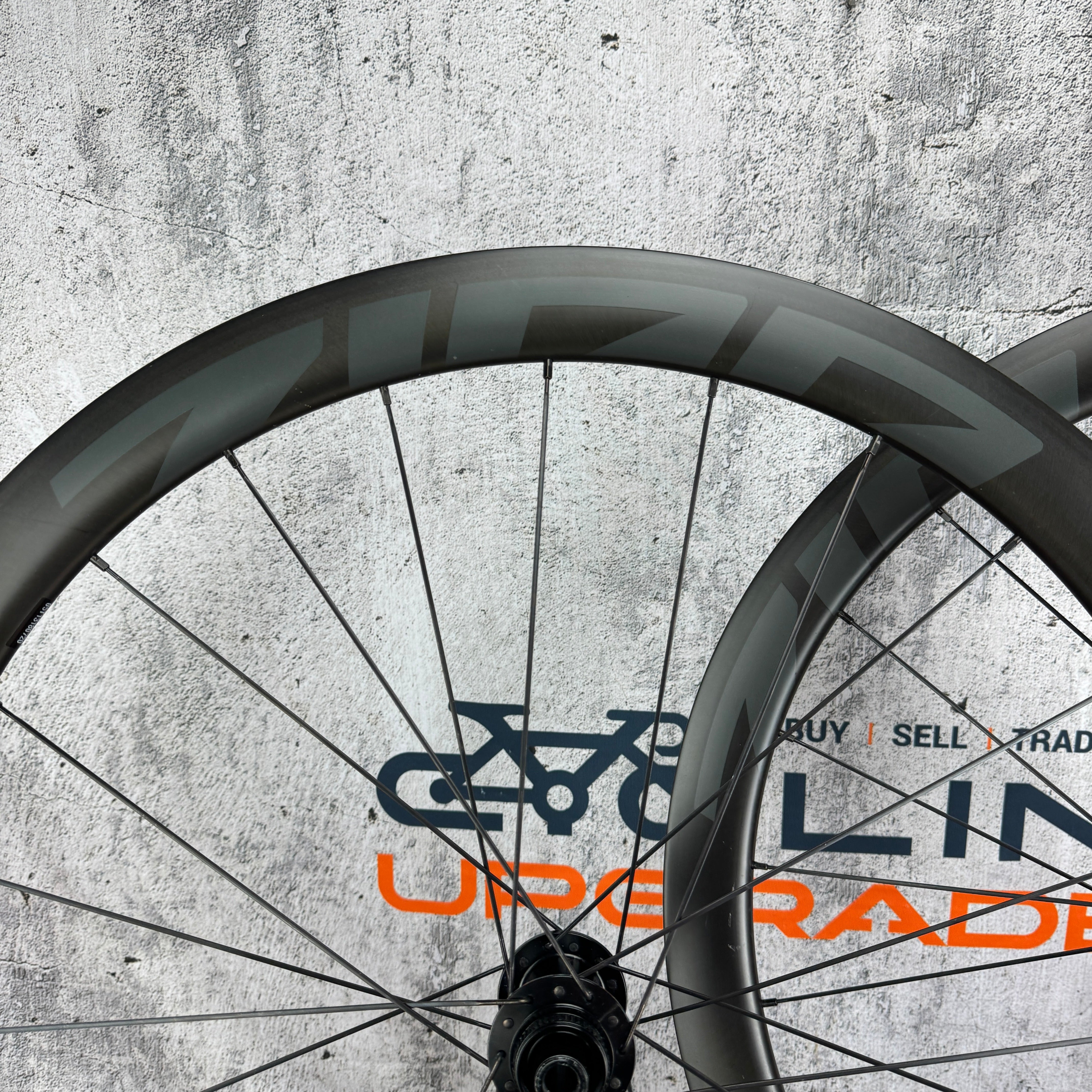 Zipp 303s Carbon Tubeless Hookless Disc Brake Wheelset 700c