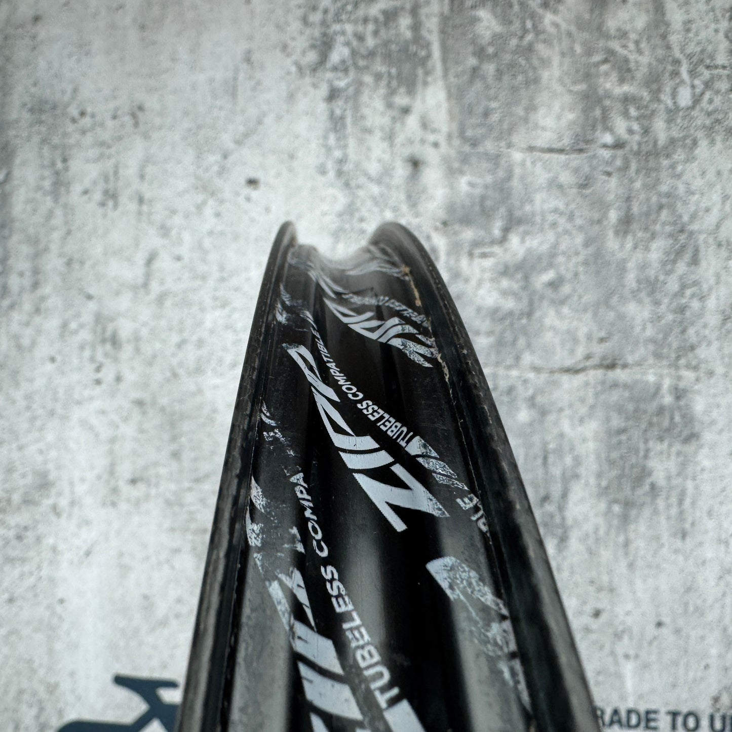 Zipp 303s Carbon Tubeless Hookless Disc Brake Wheelset 700c 76/176 Hubs 1544g