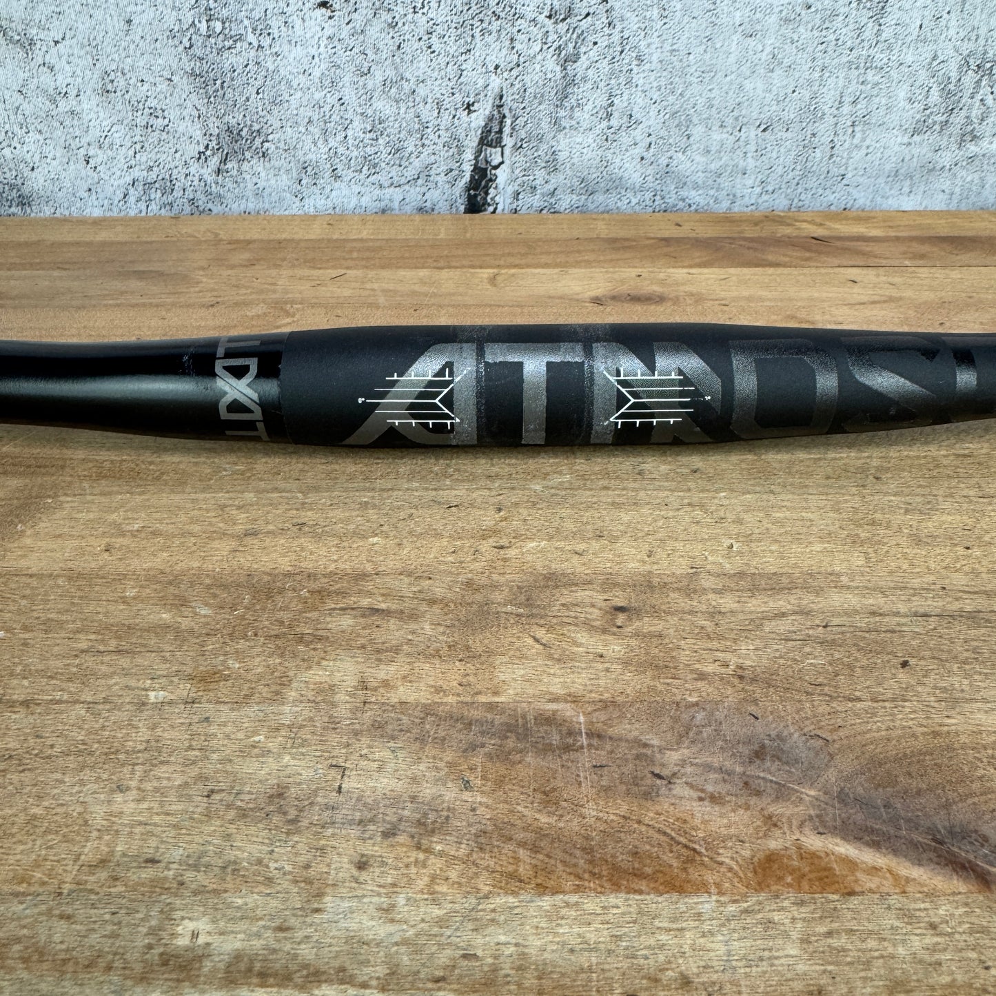 Truvativ Atmos Alloy 31.8mm 680mm 0 Degree Rise MTB Flat Handlebar 236g