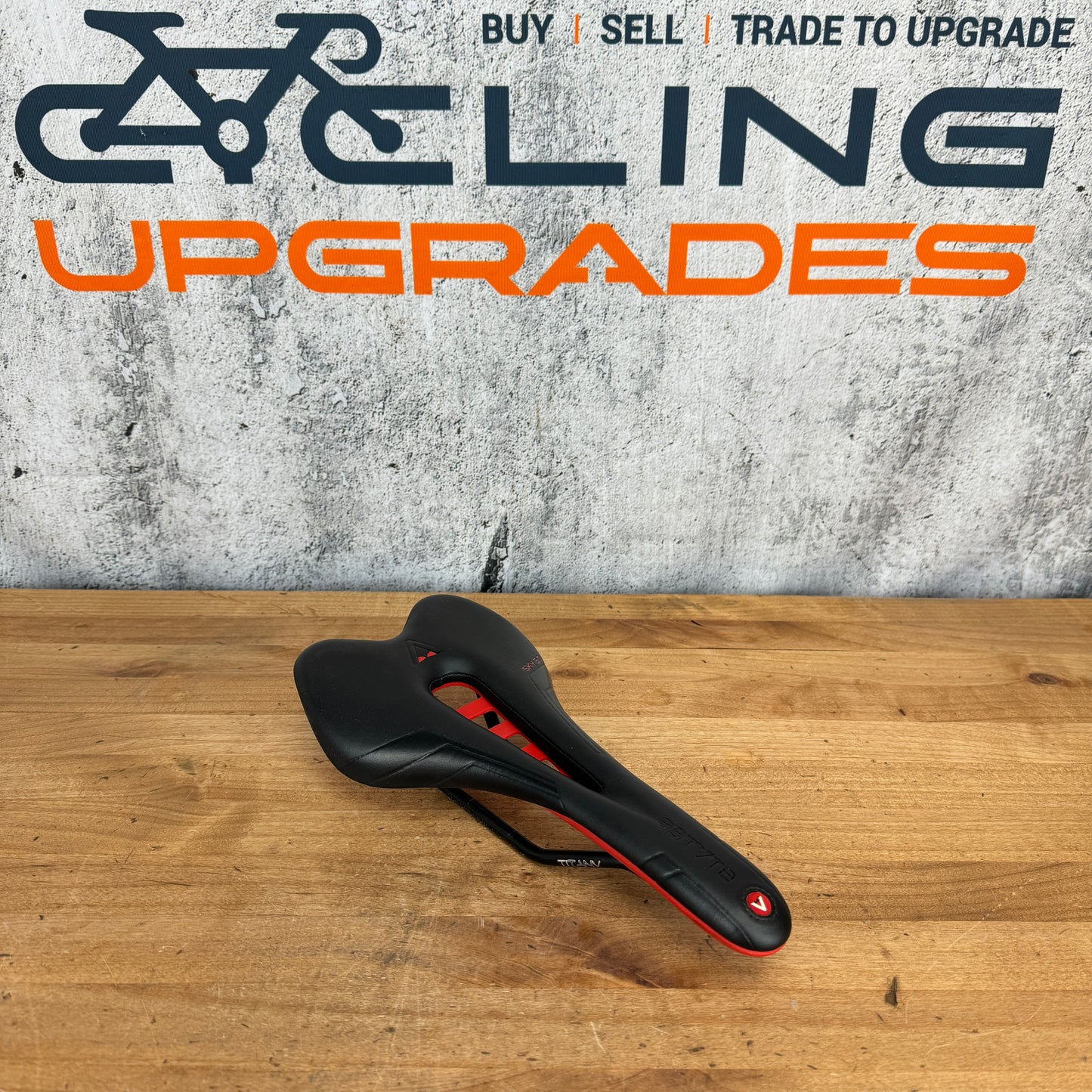 Astute Skyline VT 3.0 Red 7x7mm Titanium Rails 135mm Bike Saddle 223g