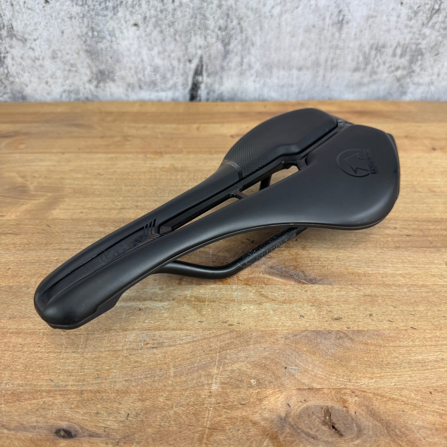 New Takeoff! Shimano Pro Turnix 142mm 7x9mm Carbon Rails Bike Saddle 165g