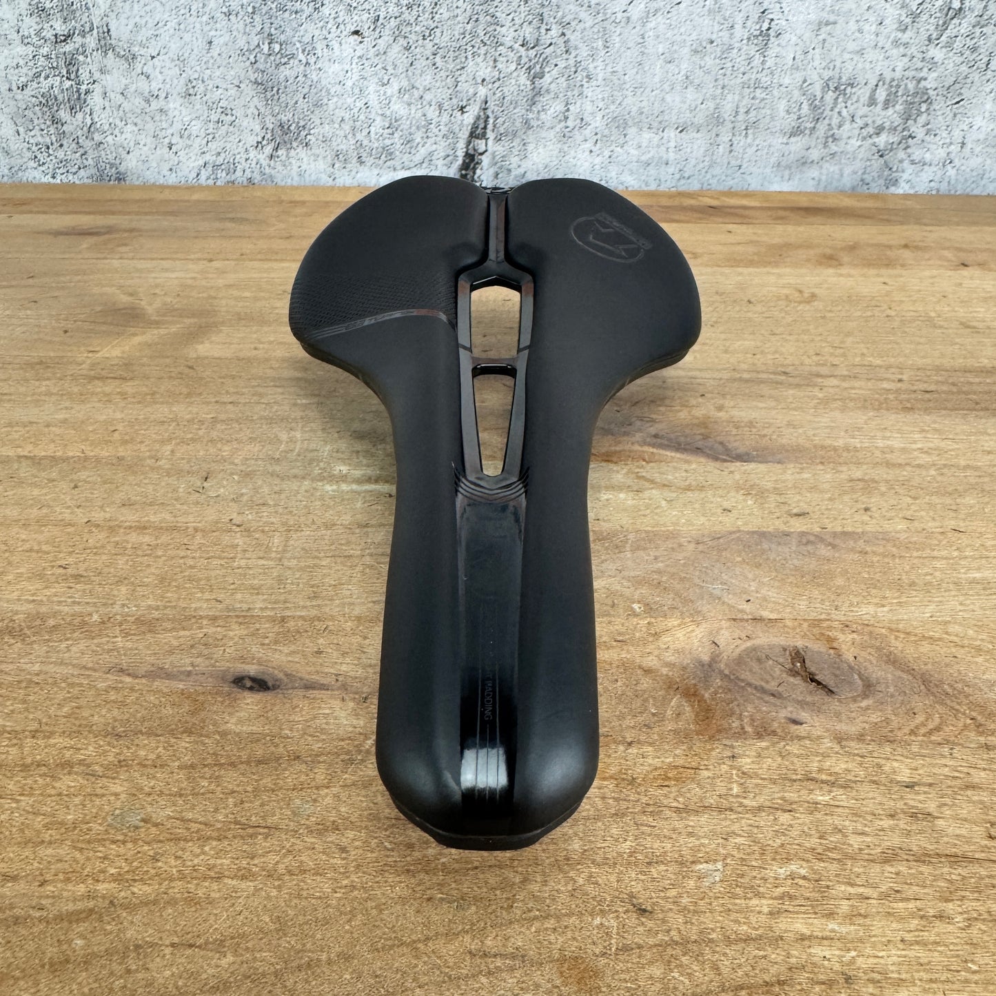 New Takeoff! Shimano Pro Turnix 142mm 7x9mm Carbon Rails Bike Saddle 165g