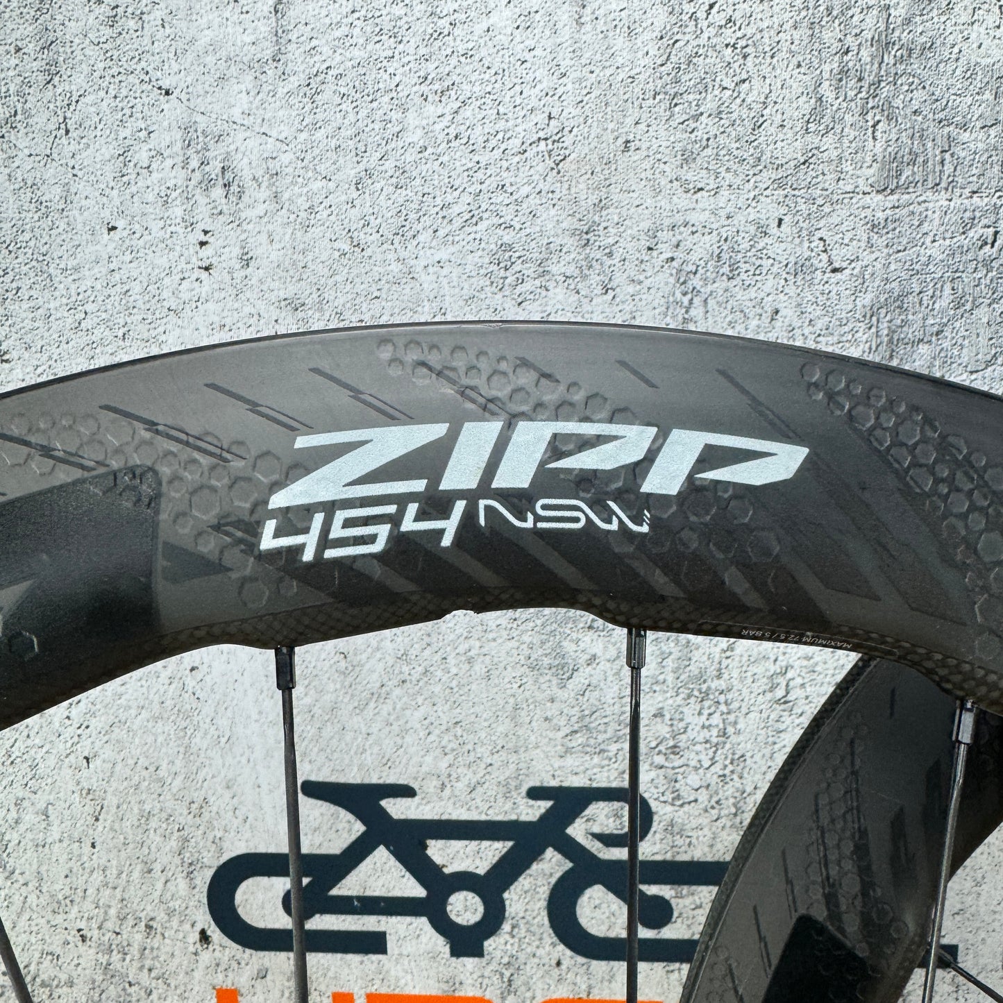 Low Mile! Zipp 454 NSW Carbon Tubeless Hookless Disc Wheelset 700c 1394g