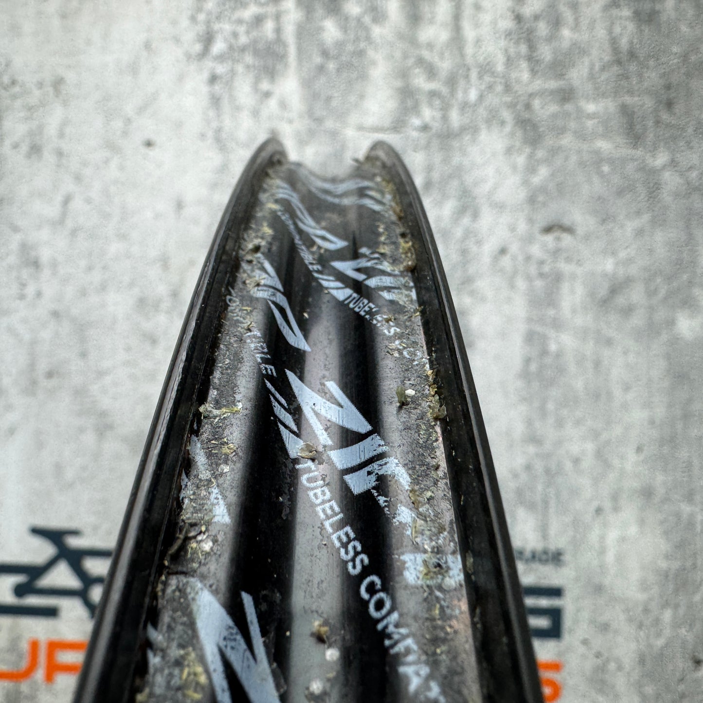 Low Mile! Zipp 454 NSW Carbon Tubeless Hookless Disc Wheelset 700c 1394g