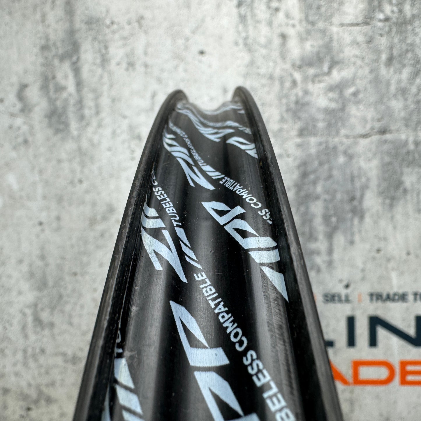 Ridden Once! Zipp Firecrest 404 ZR1 Carbon Tubeless Disc Wheelset 700c 1585g