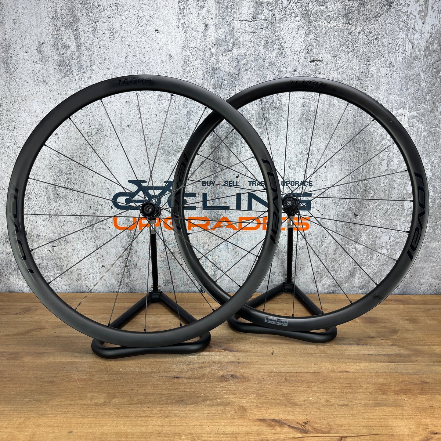Roval Terra CLX II Carbon Tubeless Disc Gravel Wheelset 700c DT 180 Hubs 1268g