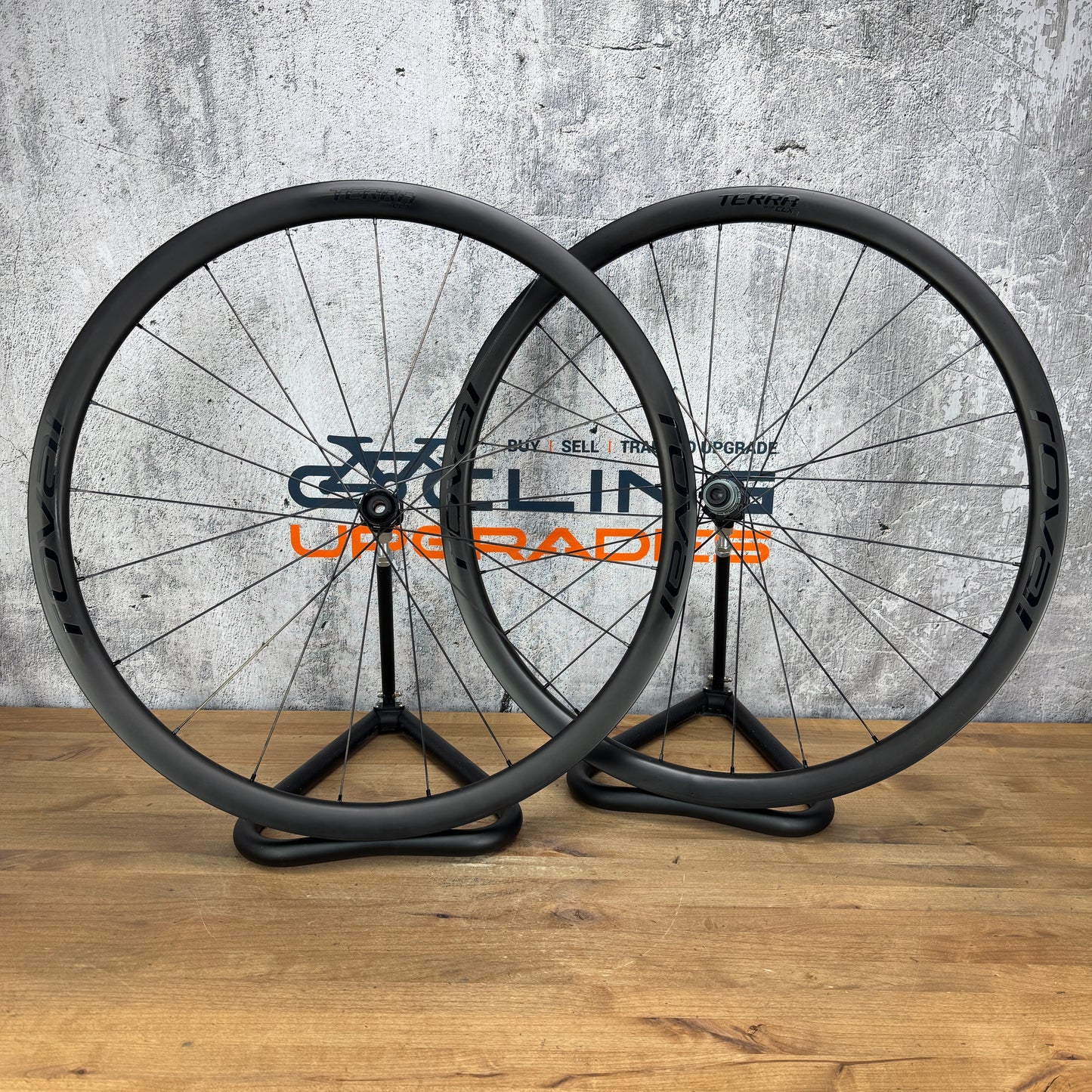 Roval Terra CLX II Carbon Tubeless Disc Gravel Wheelset 700c DT 180 Hubs 1268g