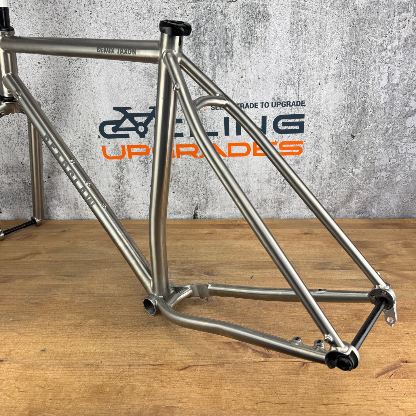 Low Mile! Bearclaw Beaux Jaxon 56cm Titanium Boost Gravel Disc Frameset 29"