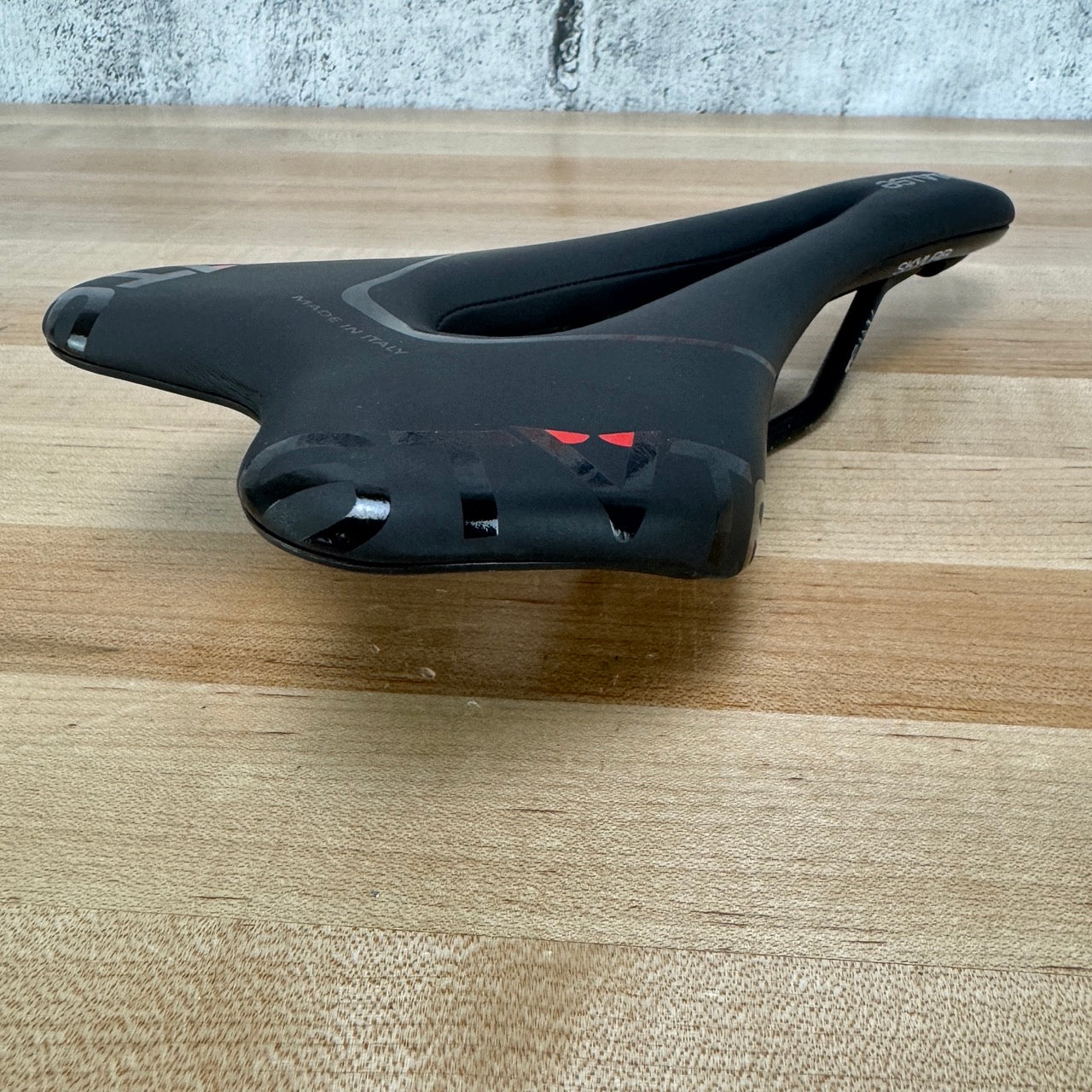 Light Wear Astute SkyLab 135mm TitanV 7x7mm Titanium Rails Bike Saddle