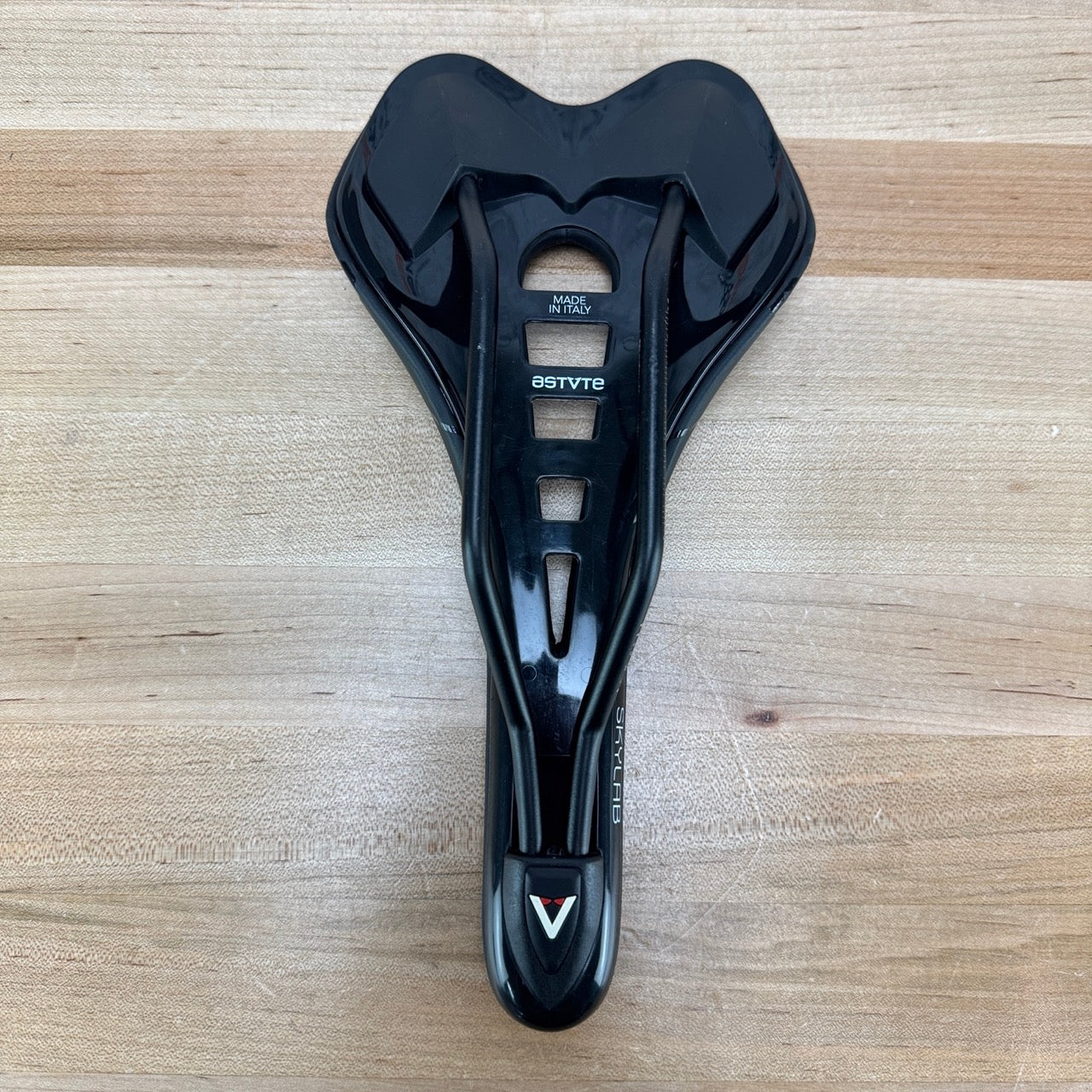 Light Wear Astute SkyLab 135mm TitanV 7x7mm Titanium Rails Bike Saddle