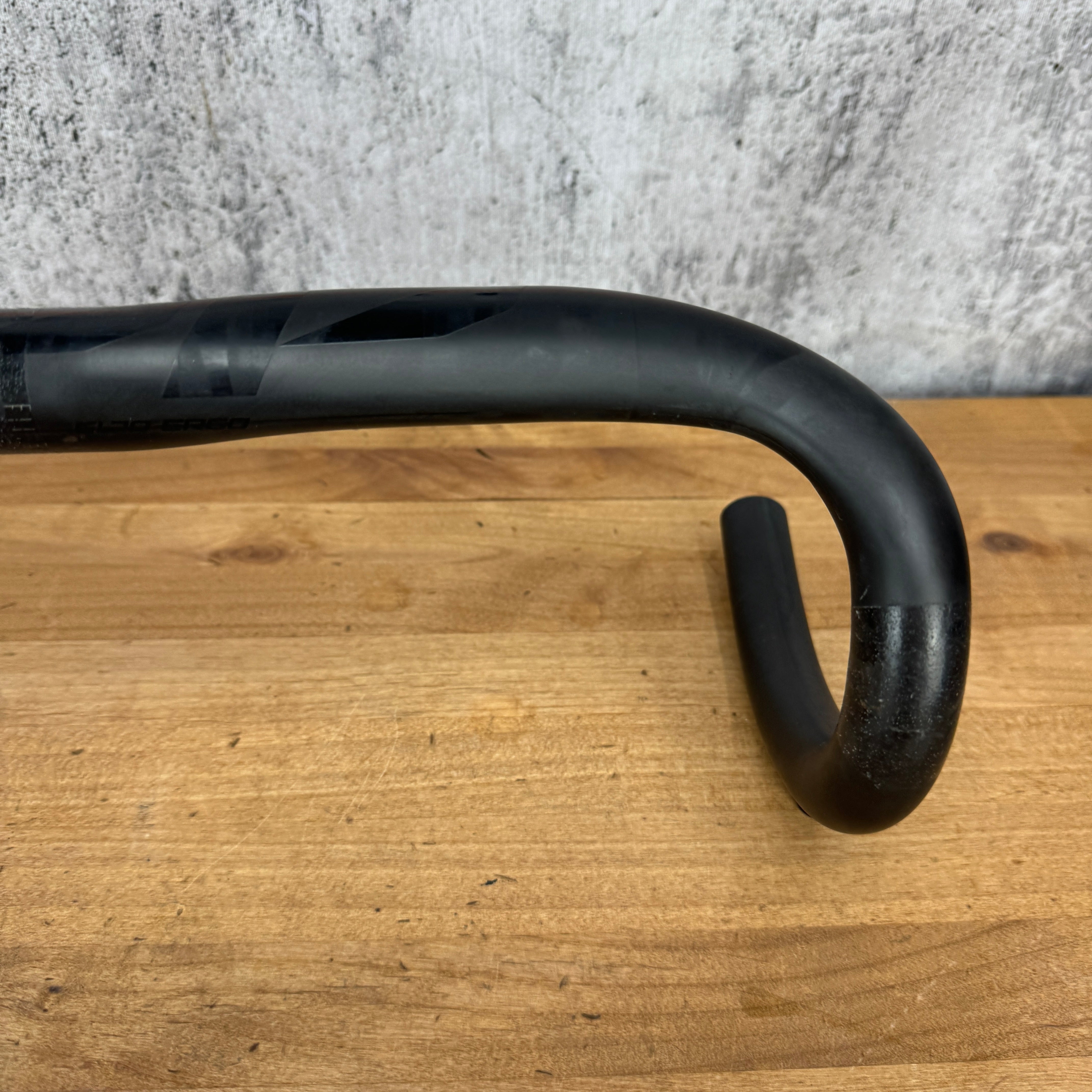 Zipp SL-70 Ergo 31.8mm 42cm Carbon Road Bike Handlebar 215g Zipp SL-70 Ergo 31.8mm 42cm Carbon Road Bike Handlebar 215g