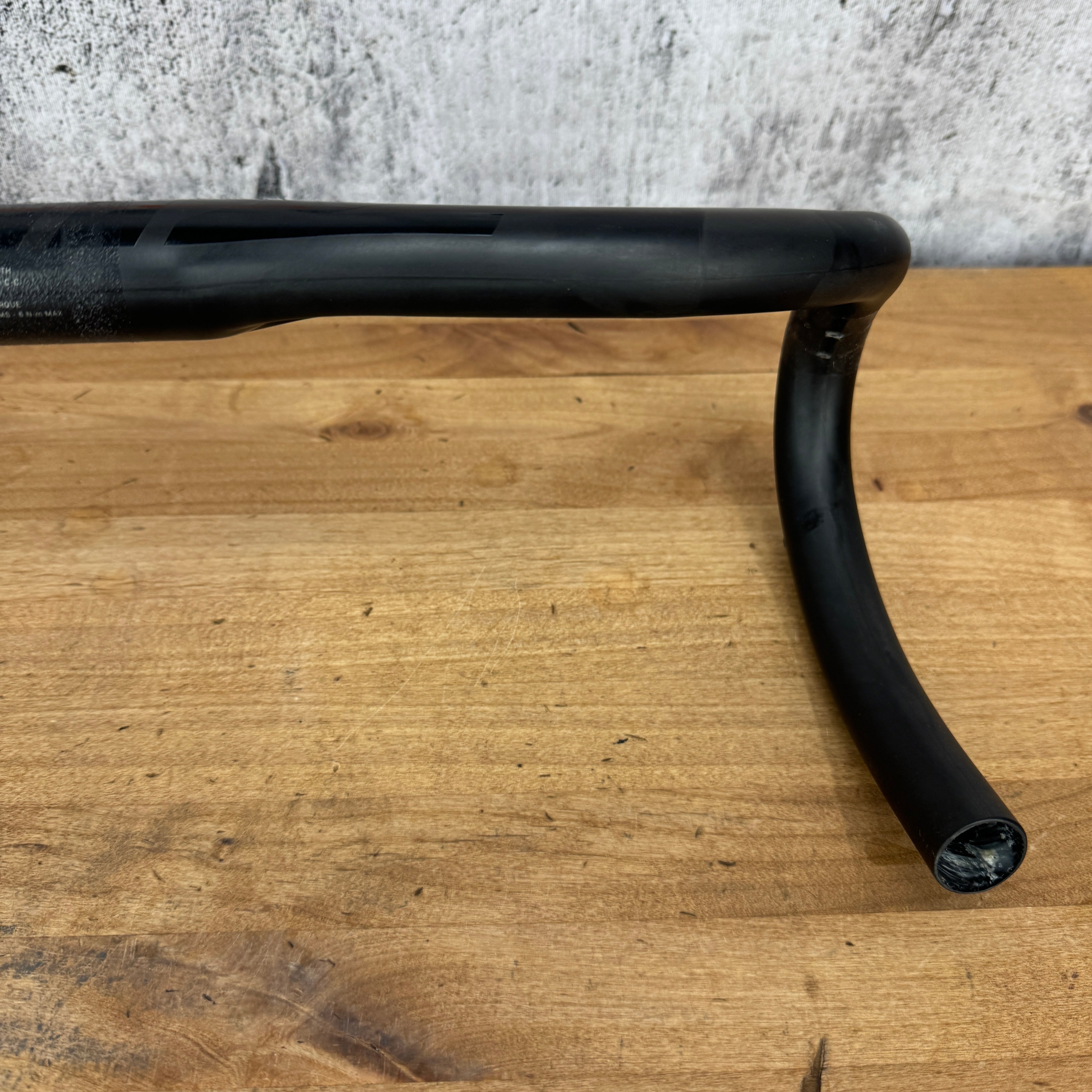 Zipp SL-70 Ergo 31.8mm 42cm Carbon Road Bike Handlebar 215g Zipp SL-70 Ergo 31.8mm 42cm Carbon Road Bike Handlebar 215g