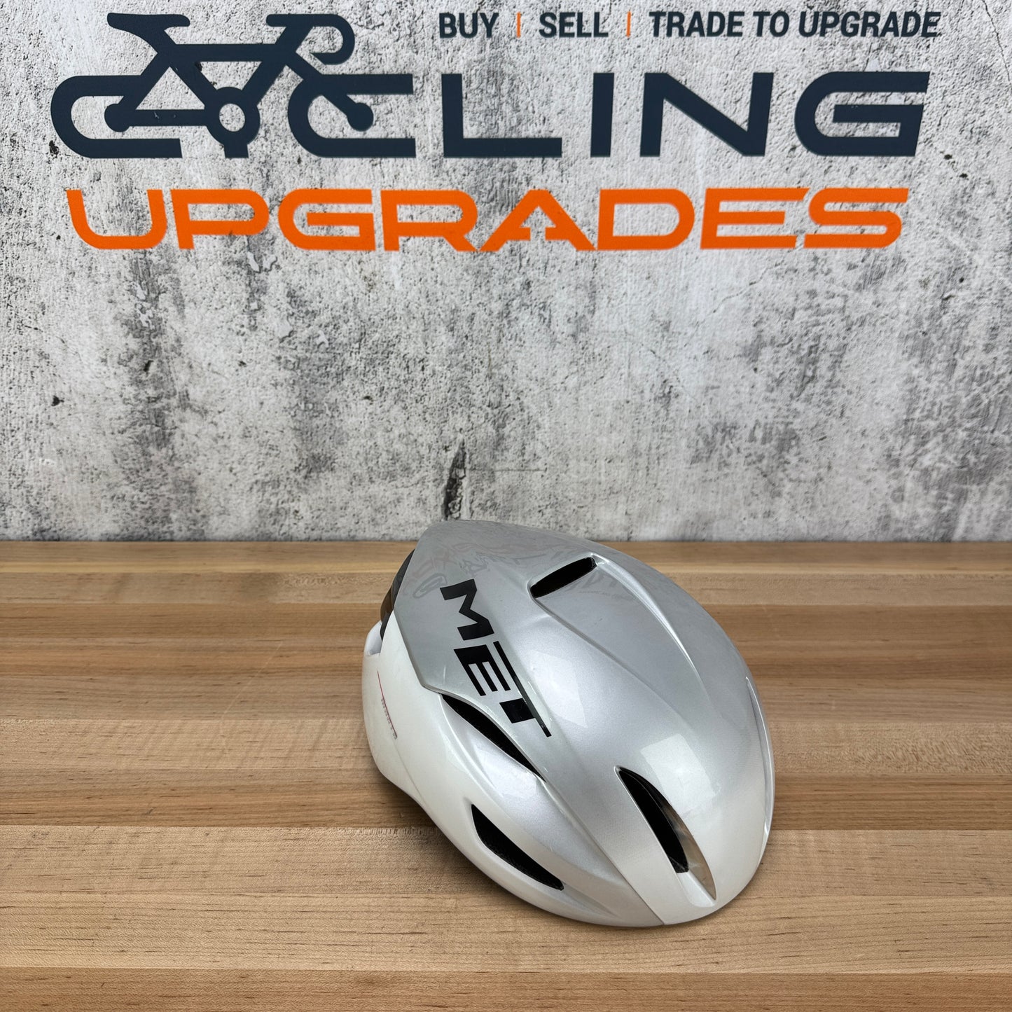 MET Manta MIPS Medium White Holographic/Glossy Cycling Helmet