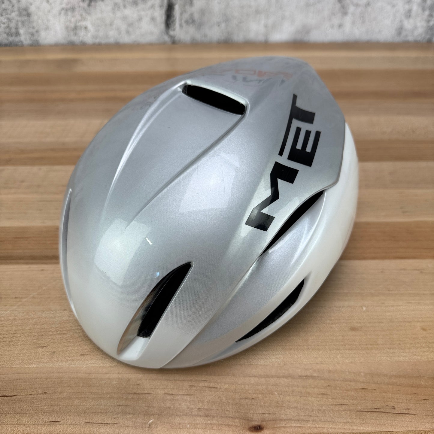 MET Manta MIPS Medium White Holographic/Glossy Cycling Helmet