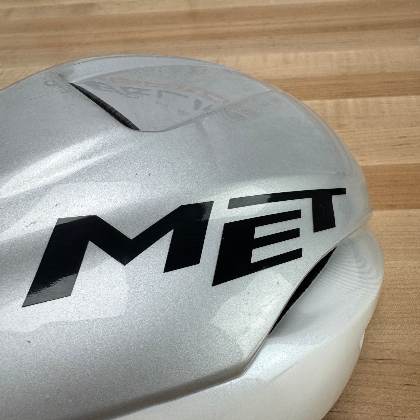 MET Manta MIPS Medium White Holographic/Glossy Cycling Helmet