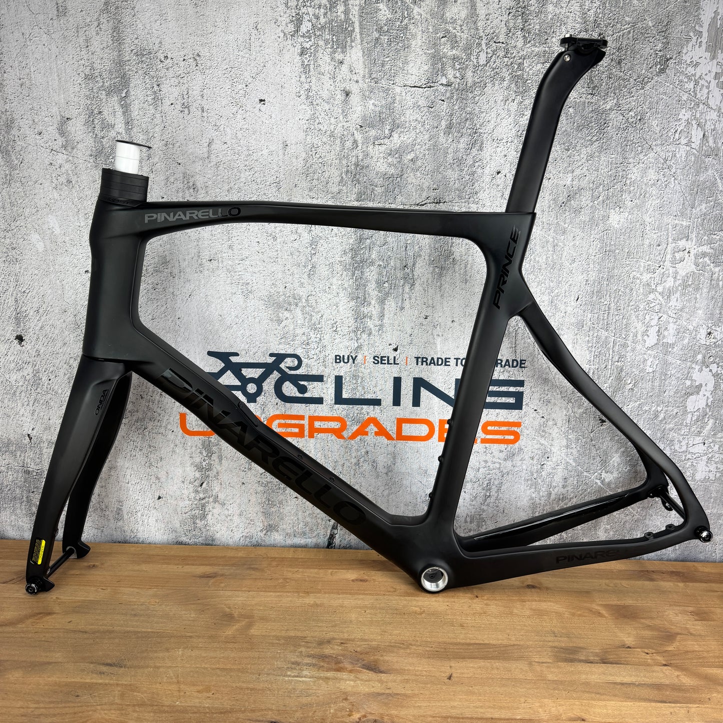 Low Mile! 2022 Pinarello Prince 60cm Carbon Disc Brake Frameset 700c 2409g