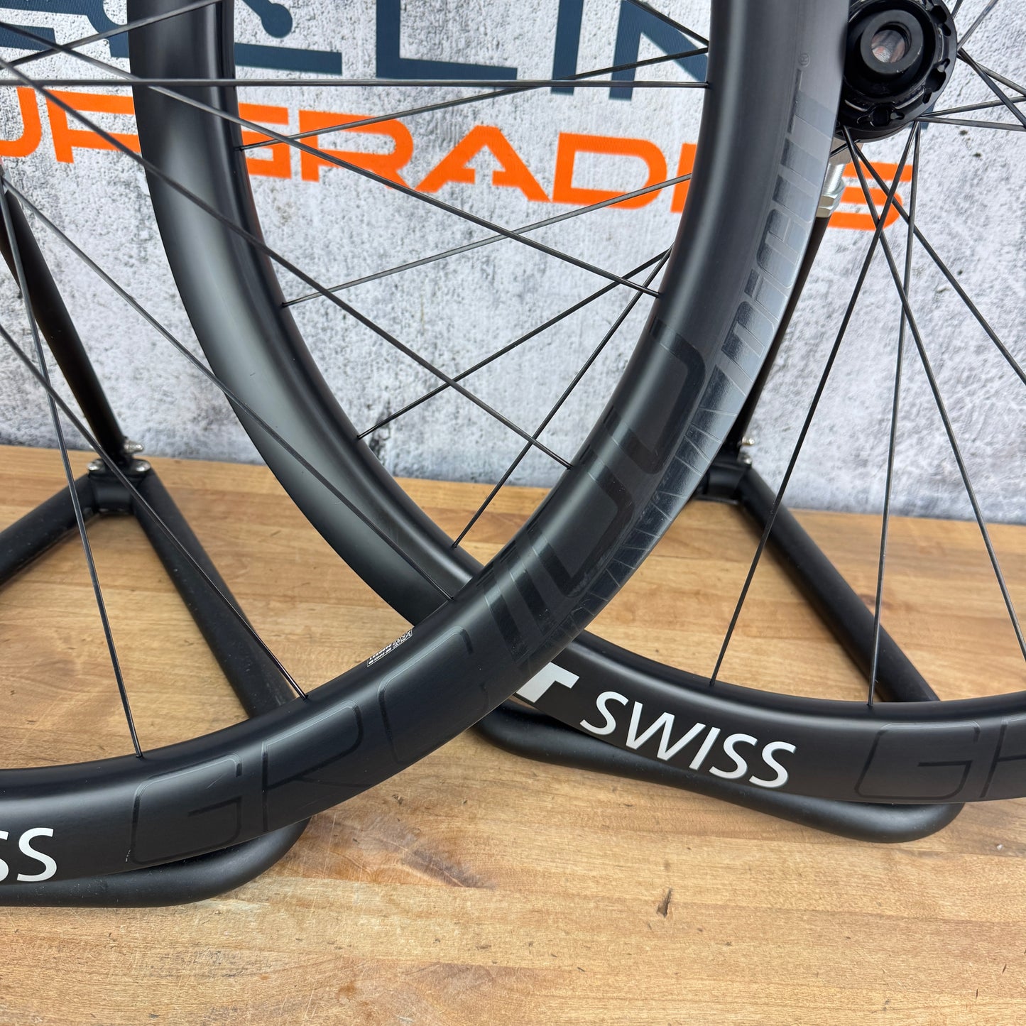 Low Mile! DT Swiss GRC 1100 DICUT Carbon Tubeless Disc Wheelset 700c 1597g