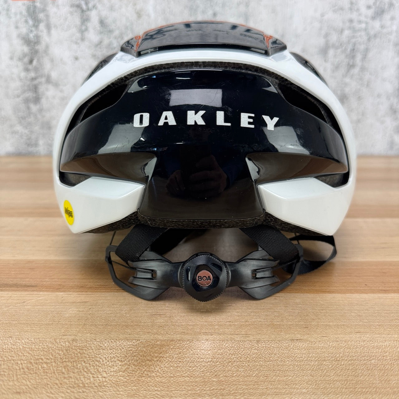 Light Wear Oakley ARO5 XL 58-62cm Gloss Black/White MIPS Cycling Helmet 352g