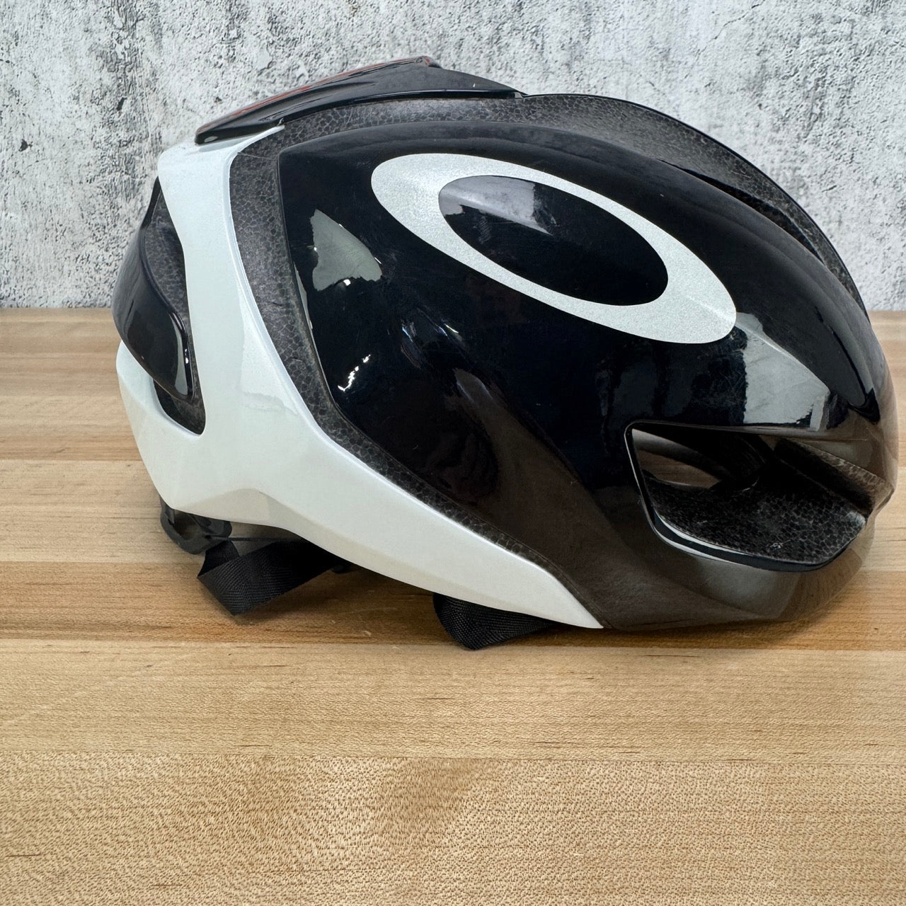 Light Wear Oakley ARO5 XL 58-62cm Gloss Black/White MIPS Cycling Helmet 352g