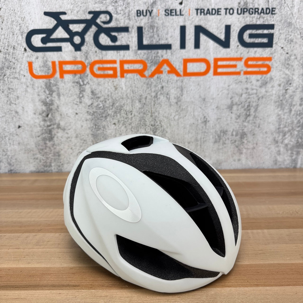 Light Use! Oakley ARO5 XL 58-62cm White MIPS Cycling Helmet 362g