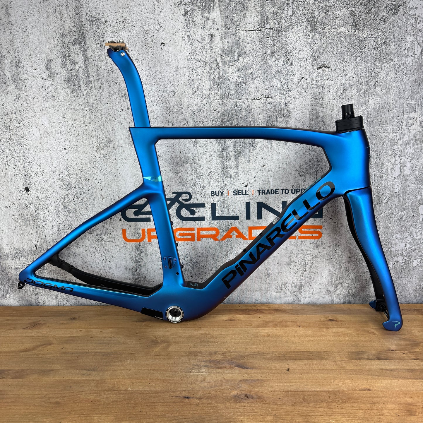 Mint! 2025 Pinarello Dogma F 55cm Carbon Disc Frameset 700c Luxter Blue 1816g